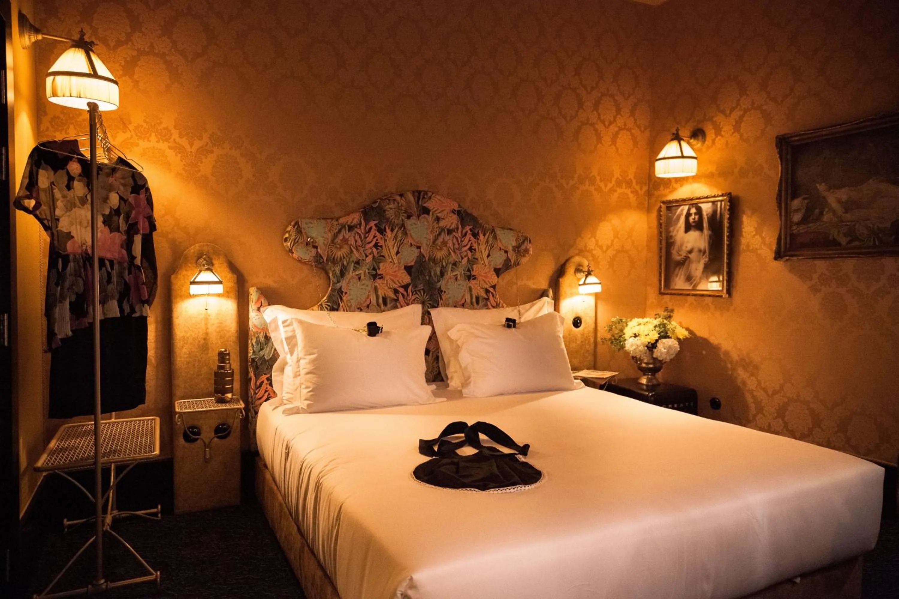 Bed in Pensão Amor Madam's Lodge