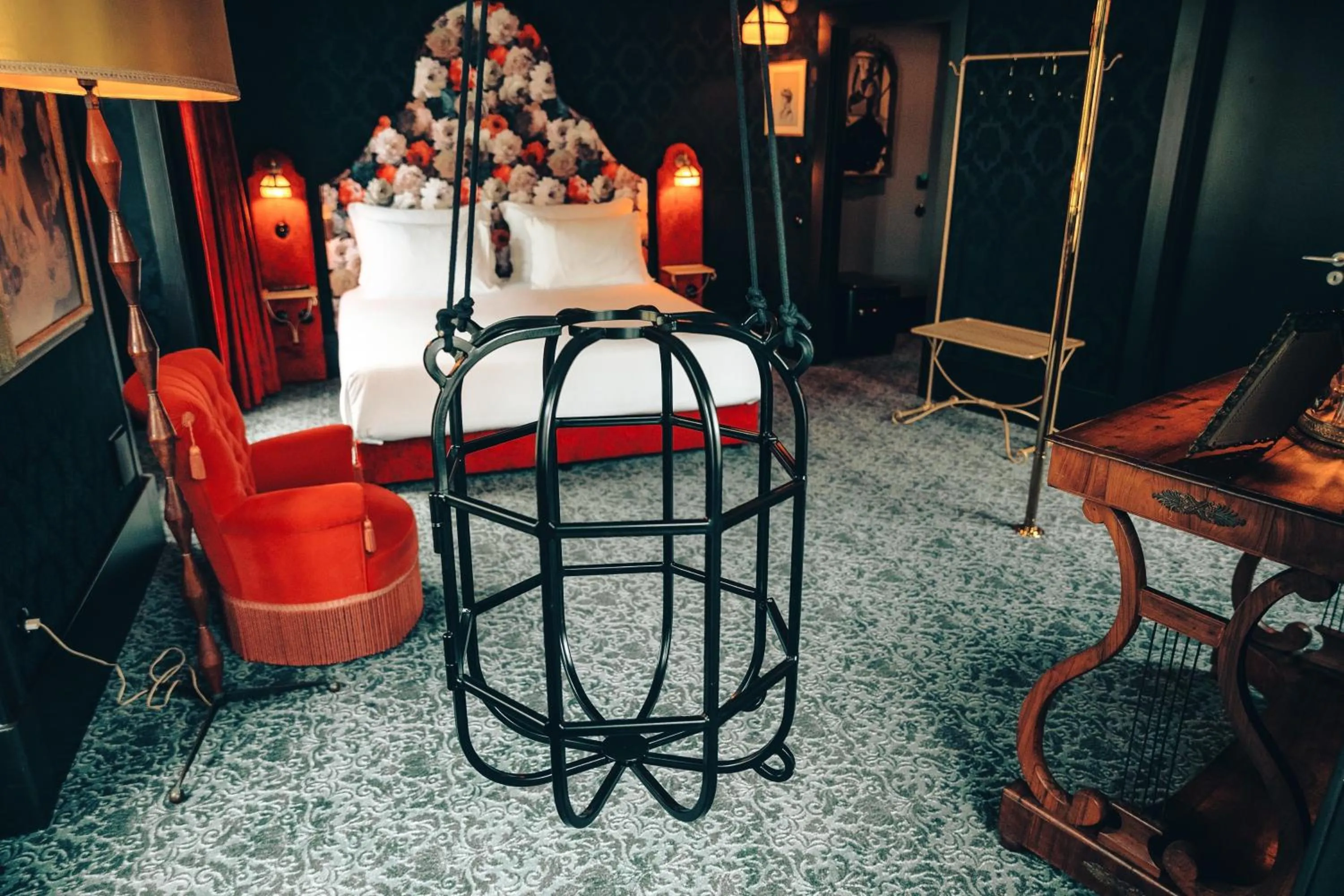 Bed in Pensão Amor Madam's Lodge