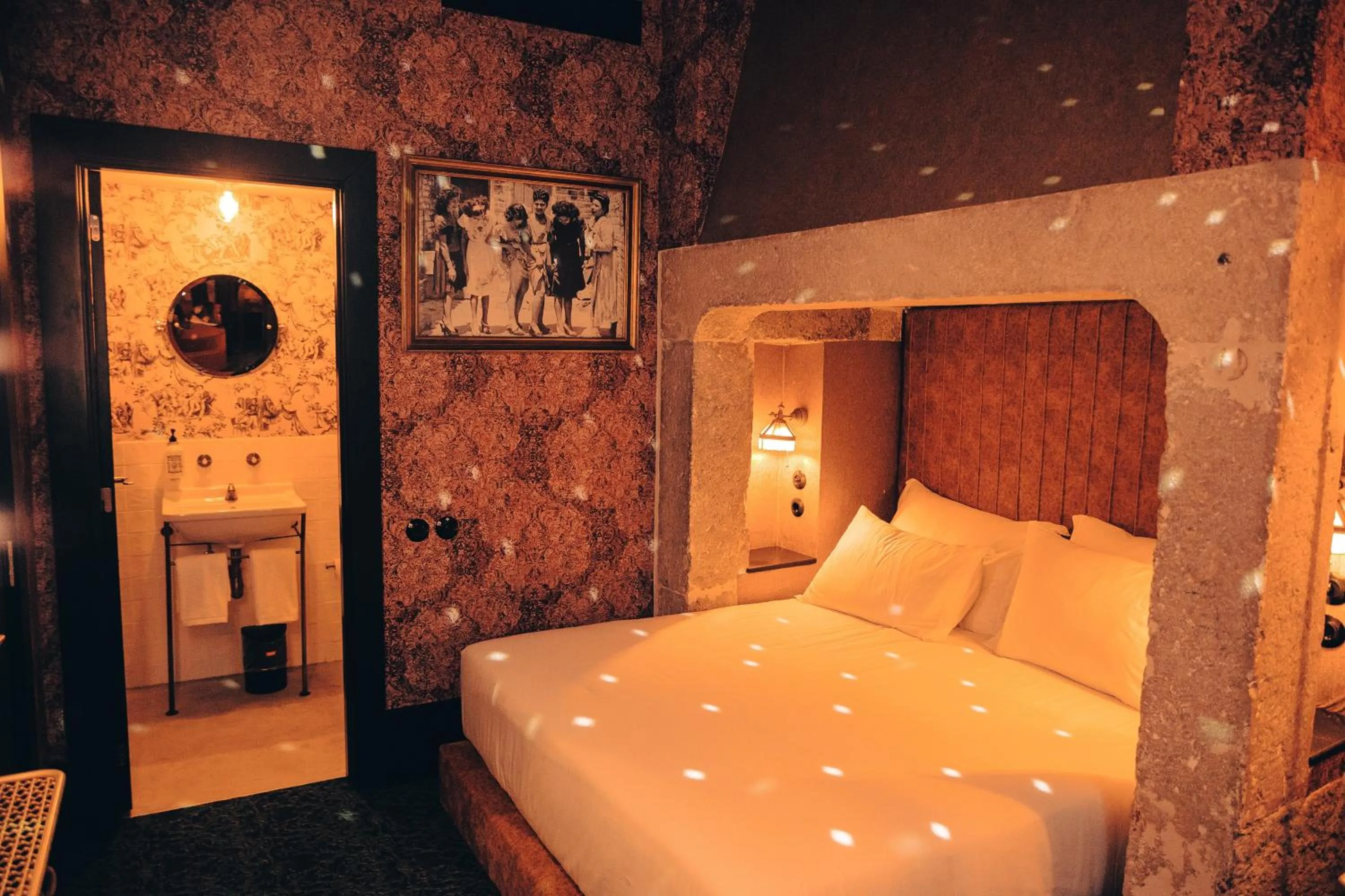 Bed in Pensão Amor Madam's Lodge