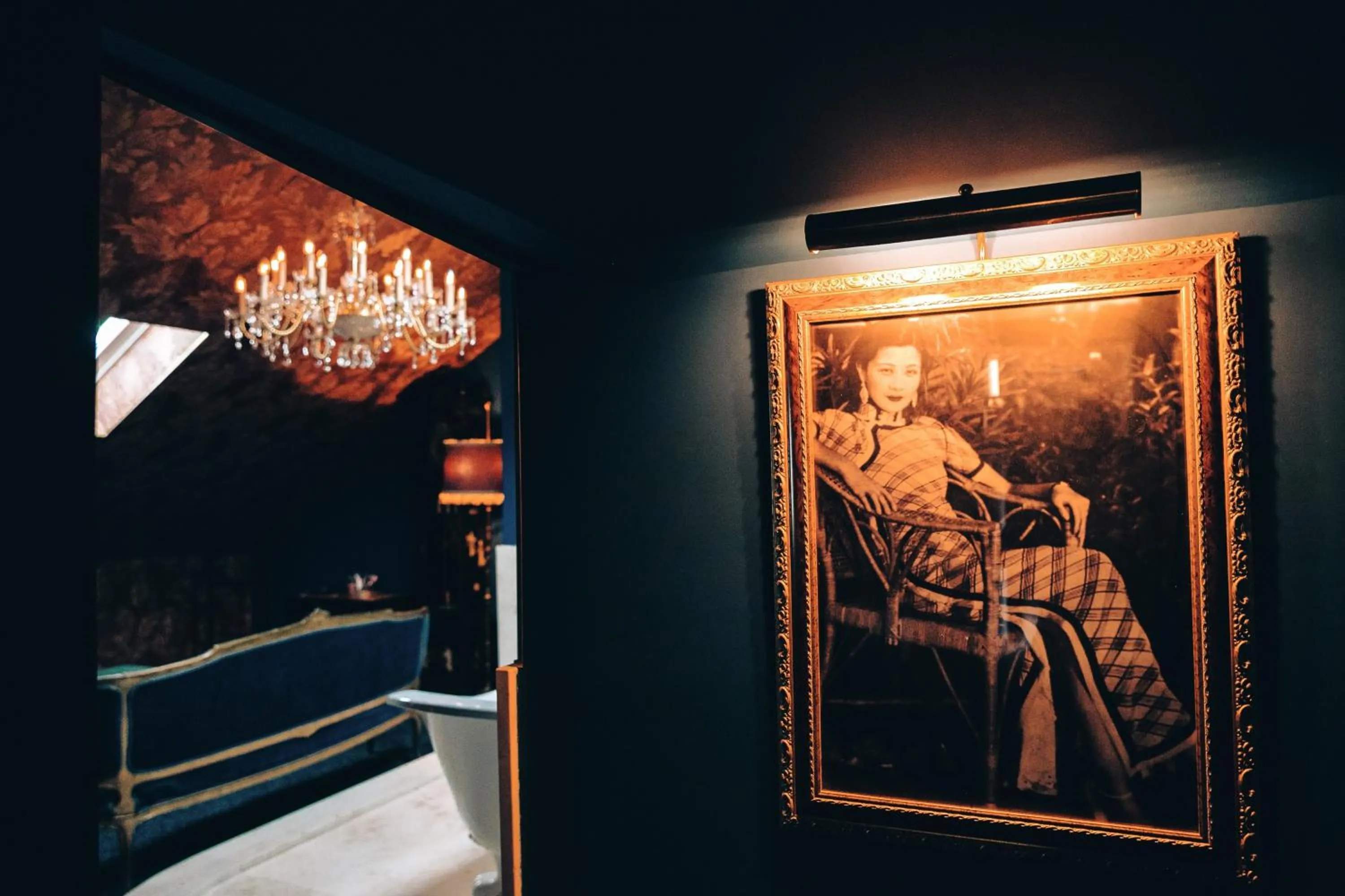 Decorative detail in Pensão Amor Madam's Lodge