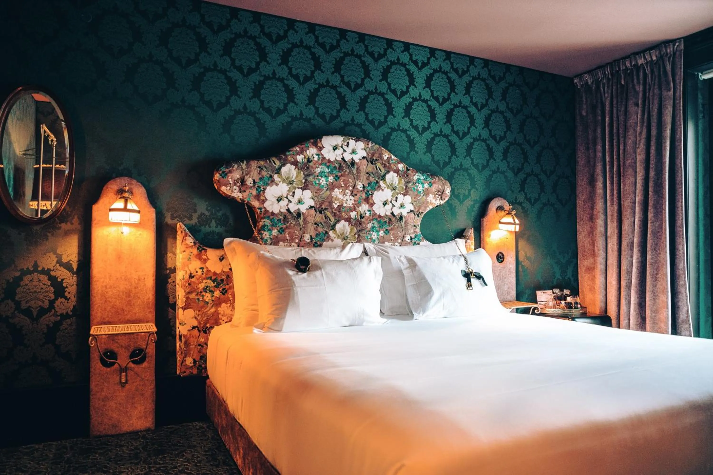 Bed in Pensão Amor Madam's Lodge