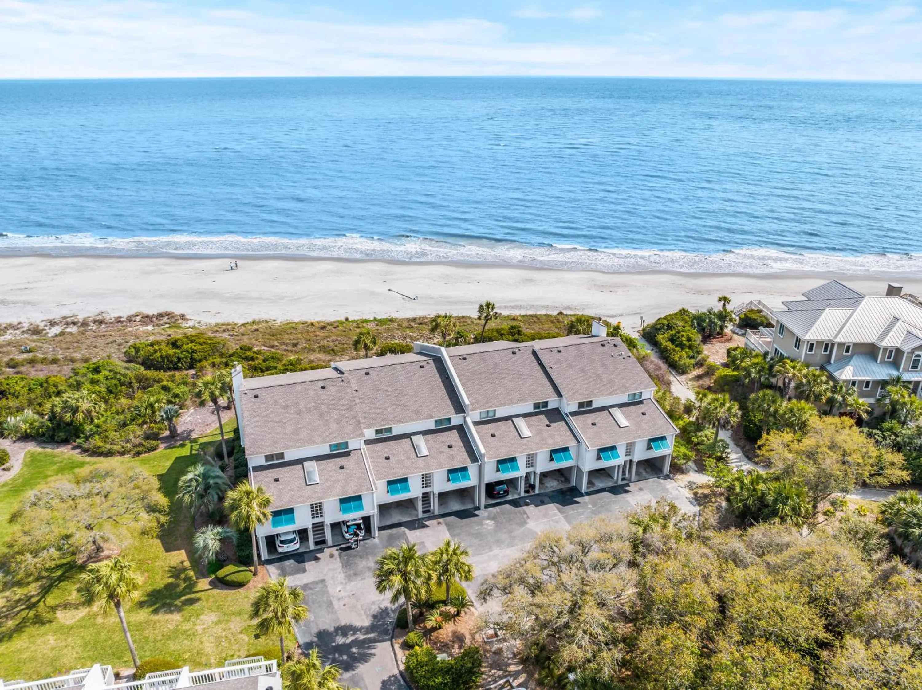 Property building in Beach Club Villa 32 - Newly Renovated! Direct Oceanfront