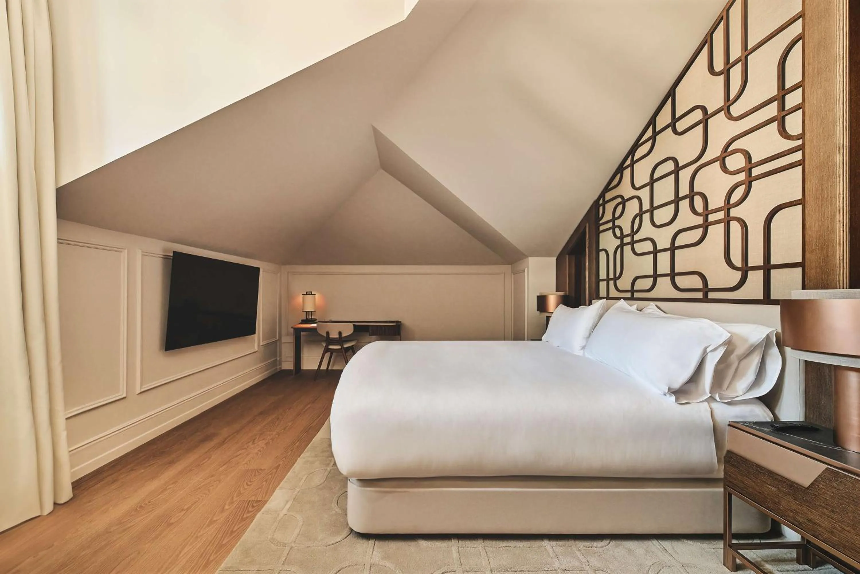 Photo of the whole room, Bed in Nobu Hotel San Sebastián