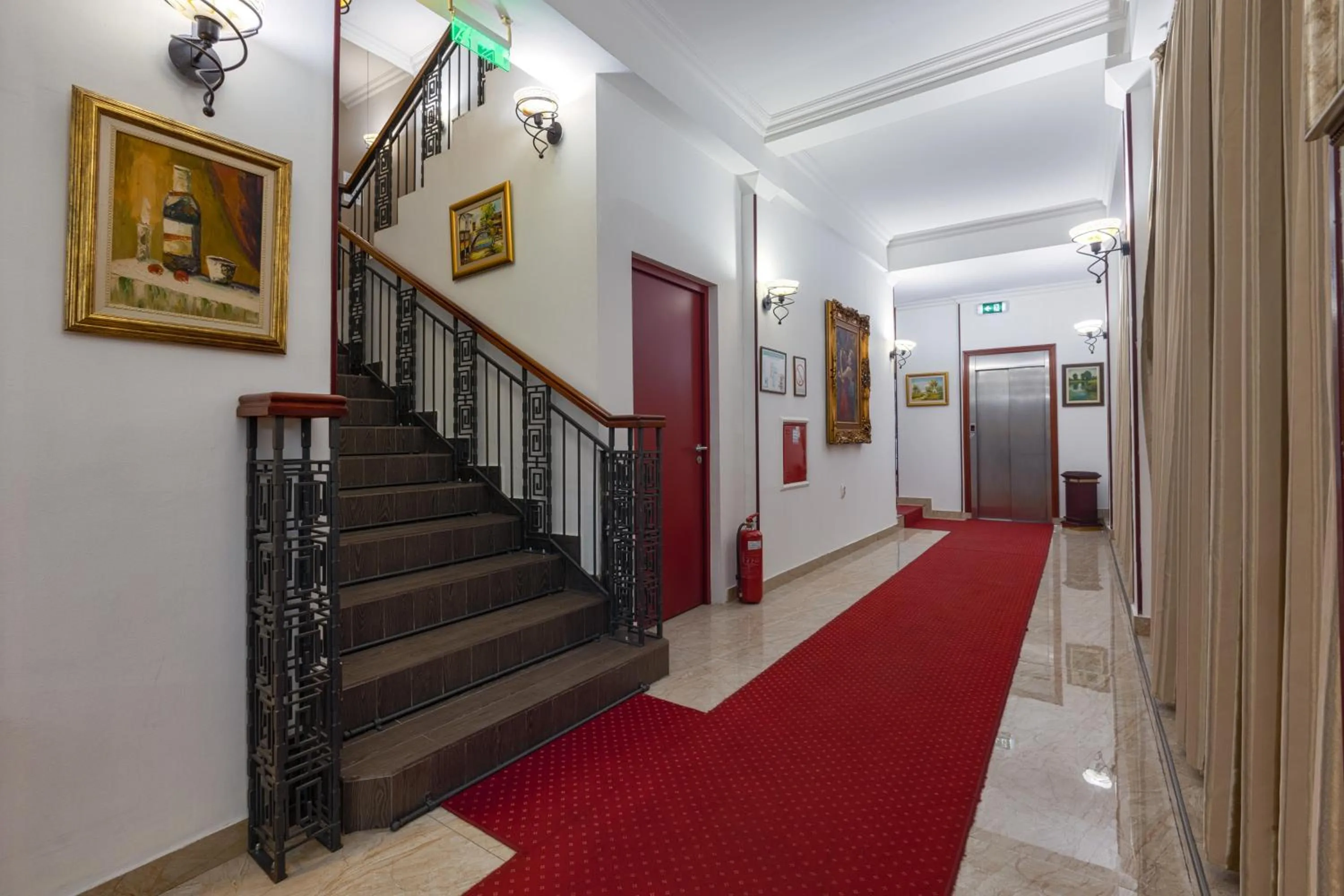 Lobby or reception in Garni Hotel Planeta Inn