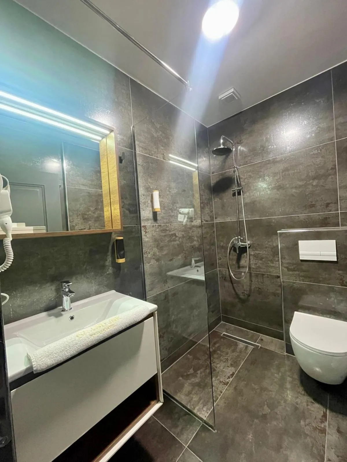 GRAND JNK Boutique Hotel