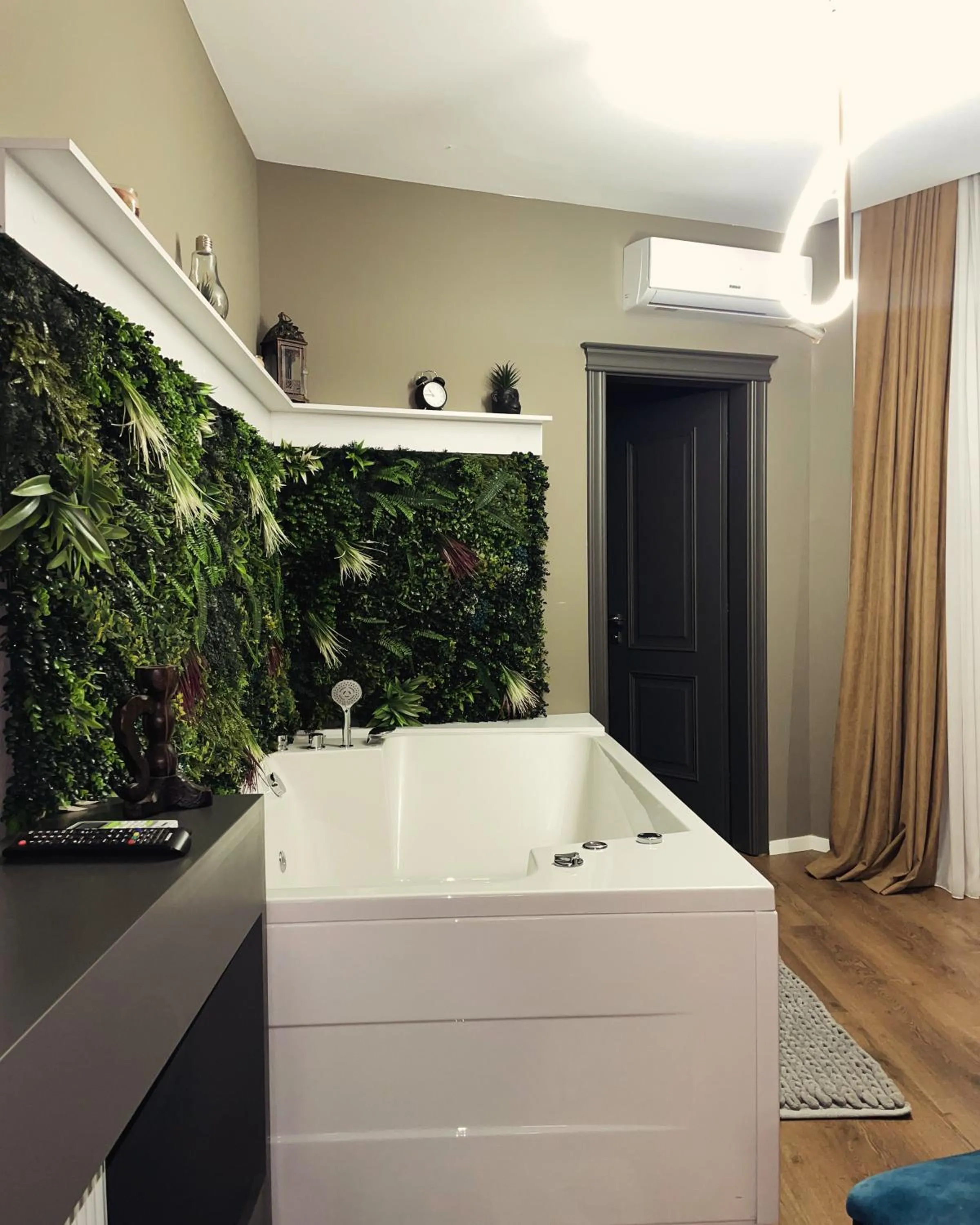 GRAND JNK Boutique Hotel