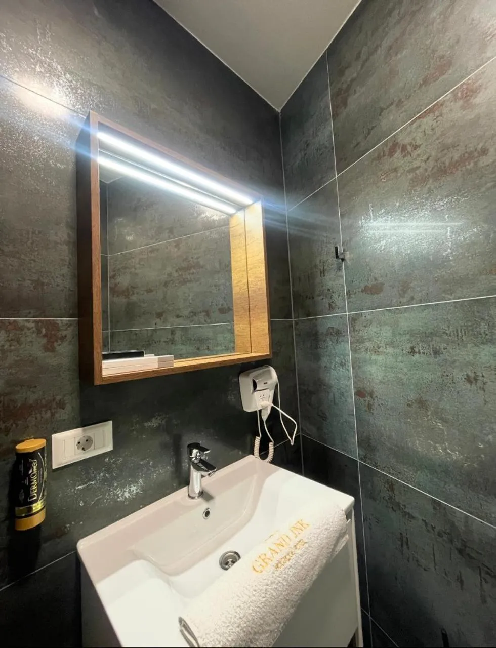 GRAND JNK Boutique Hotel