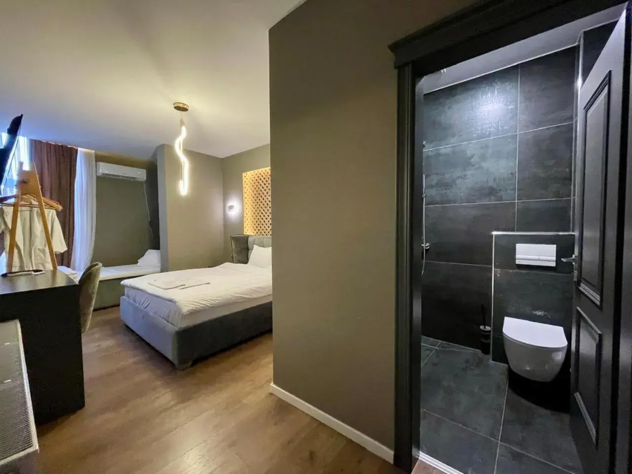 Deluxe Double Room (2 Adults + 1 Child) in GRAND JNK Boutique Hotel Deluxe Double Room (2 Adults + 1 Child) in GRAND JNK Boutique Hotel