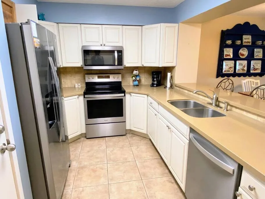 Kitchen or kitchenette in Summer House 109 - Beach and Pool Walkout - 30 Seconds to Sand