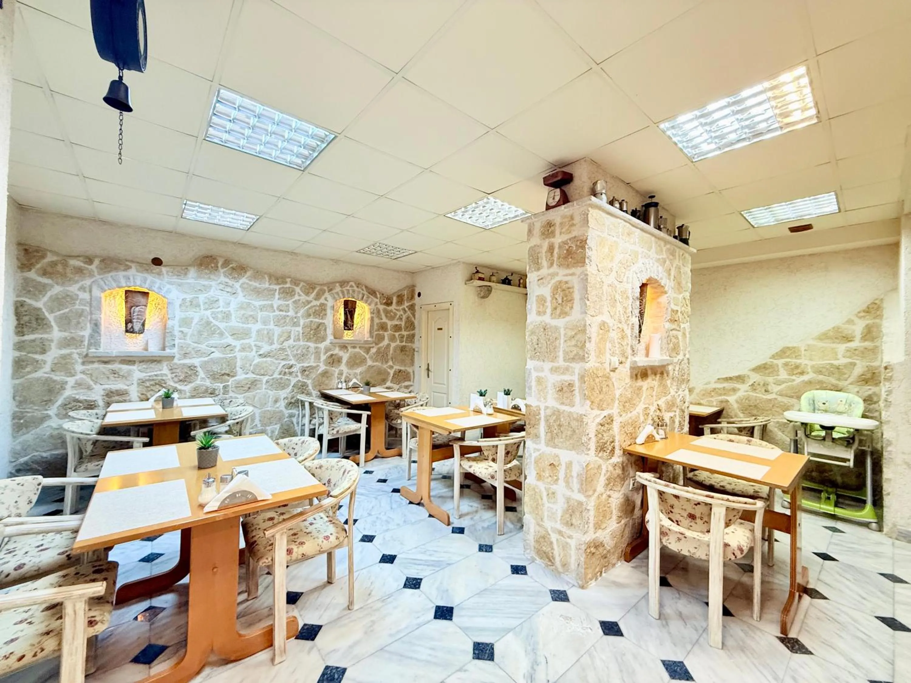 Restaurant/places to eat in Villa Perla Di Mare Budva