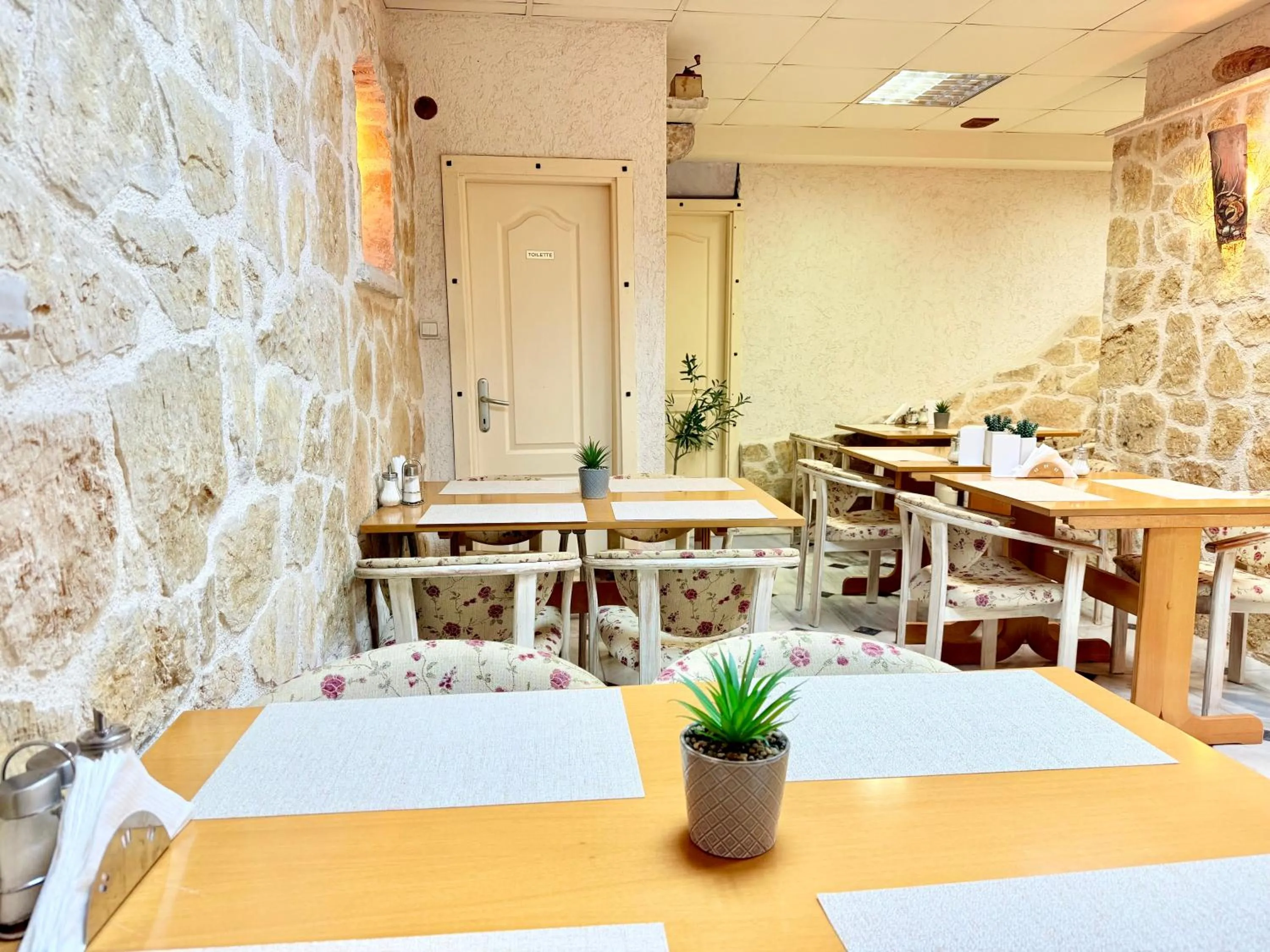 Restaurant/places to eat in Villa Perla Di Mare Budva