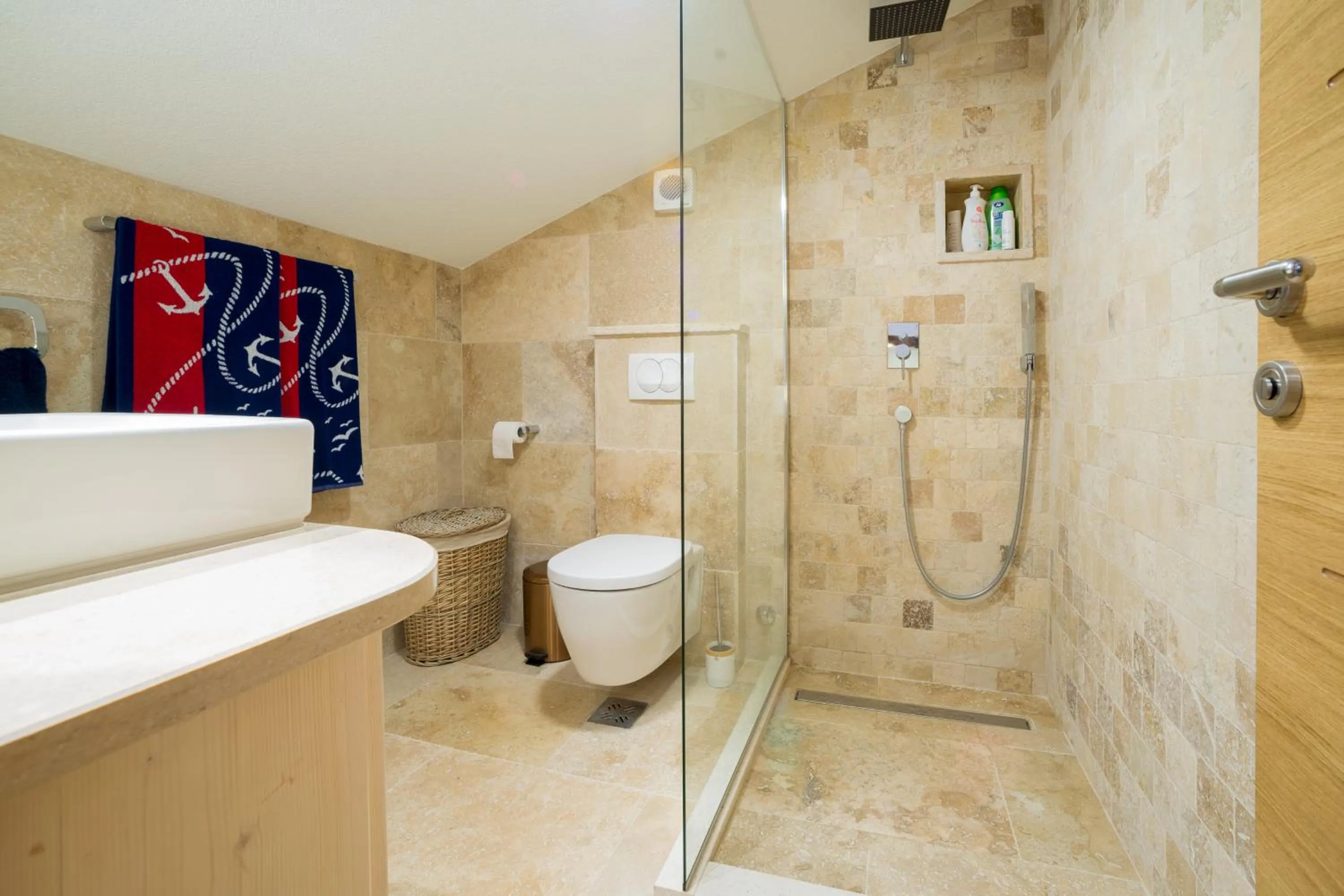 Shower in Villa Perla Di Mare Budva