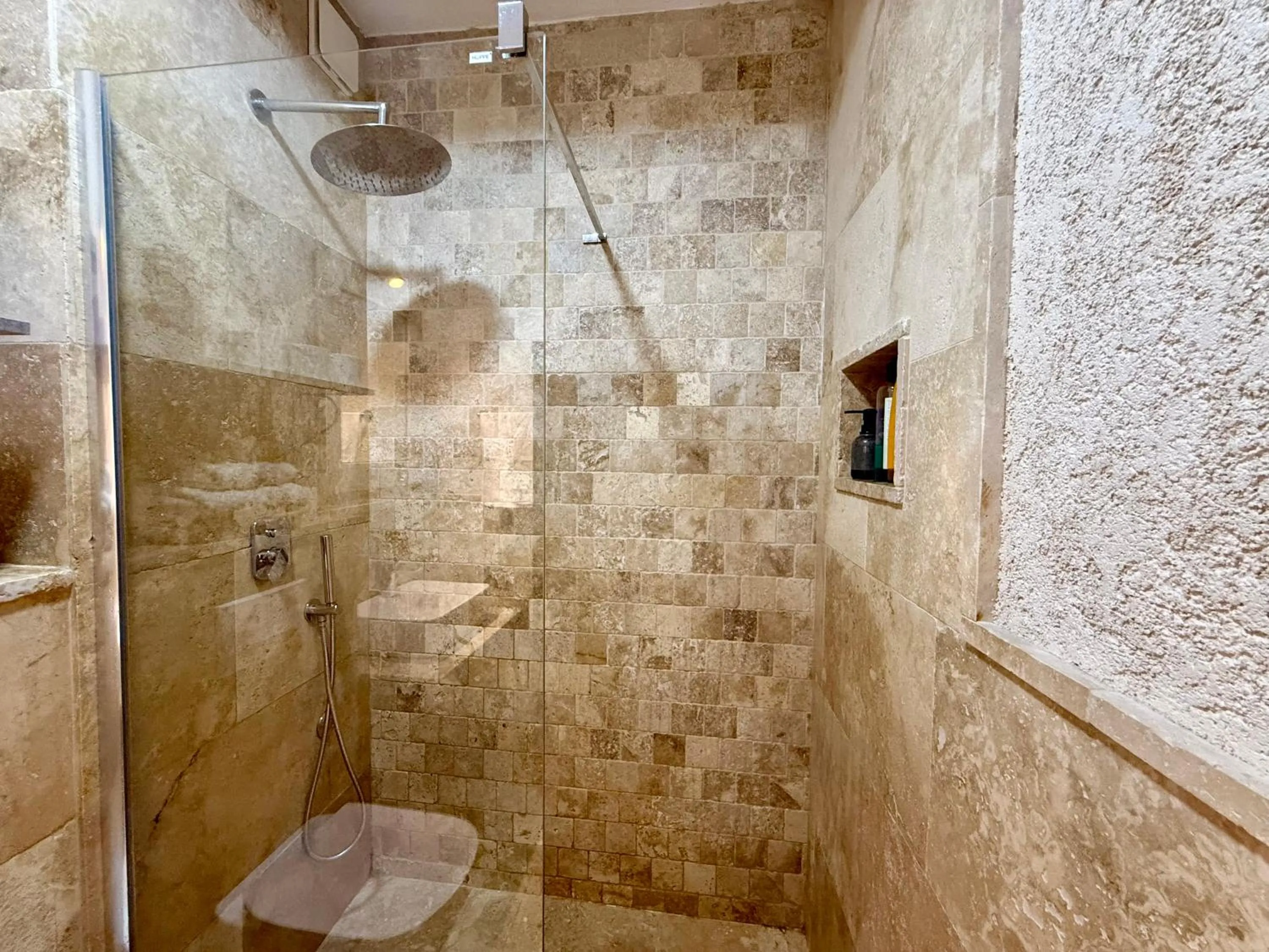 Shower in Villa Perla Di Mare Budva