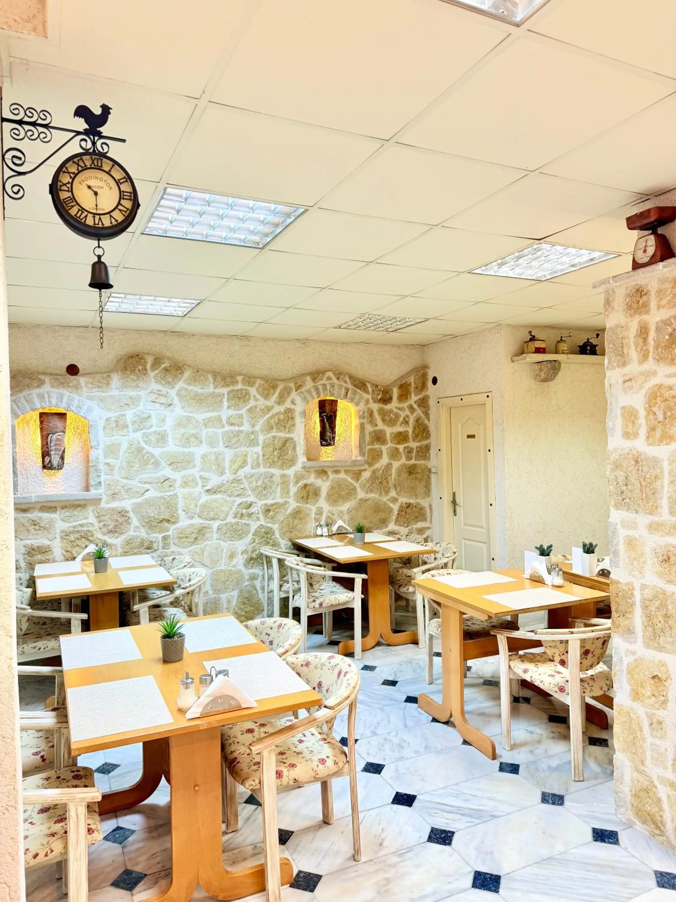 Restaurant/places to eat in Villa Perla Di Mare Budva