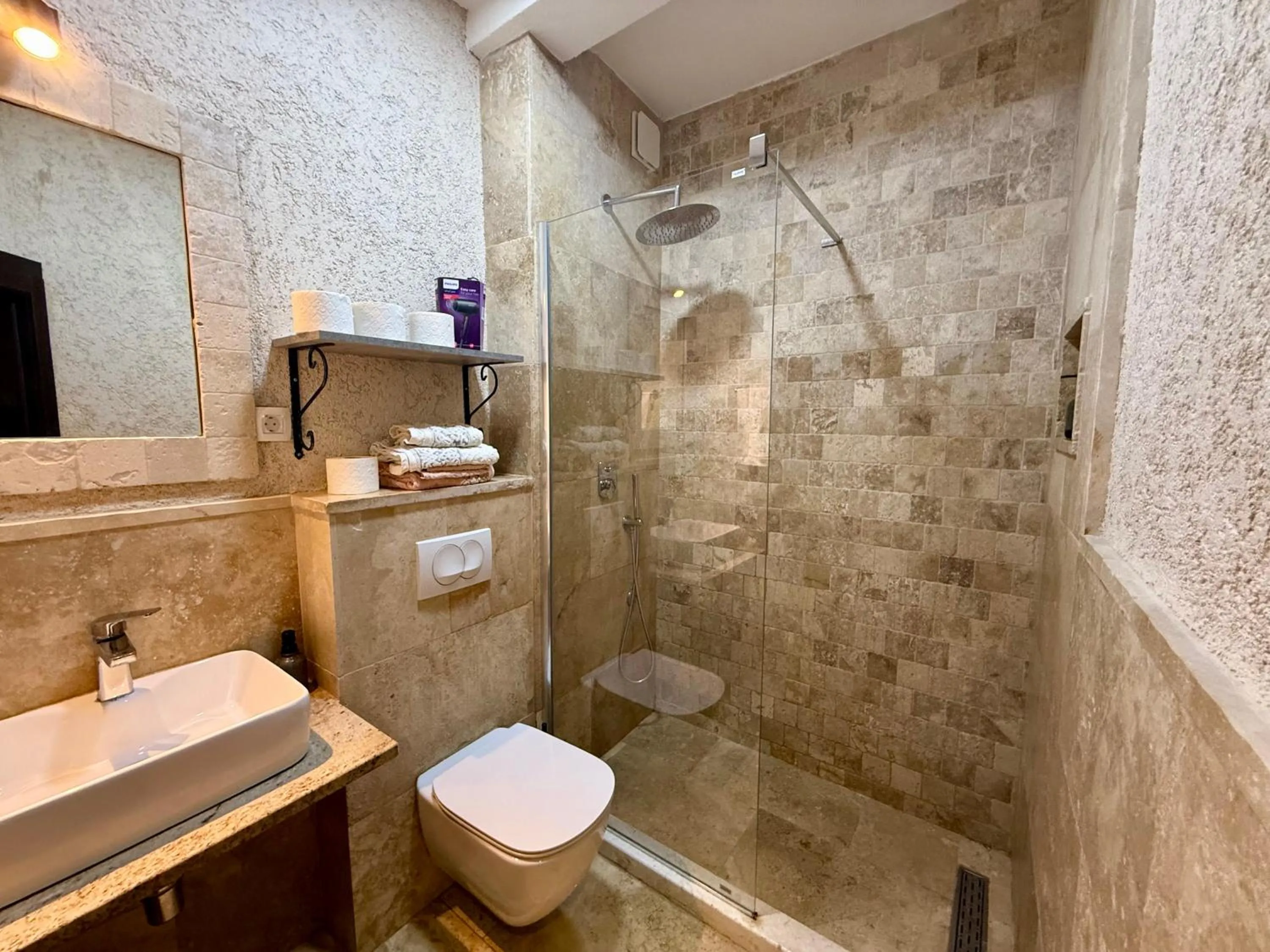 Shower in Villa Perla Di Mare Budva