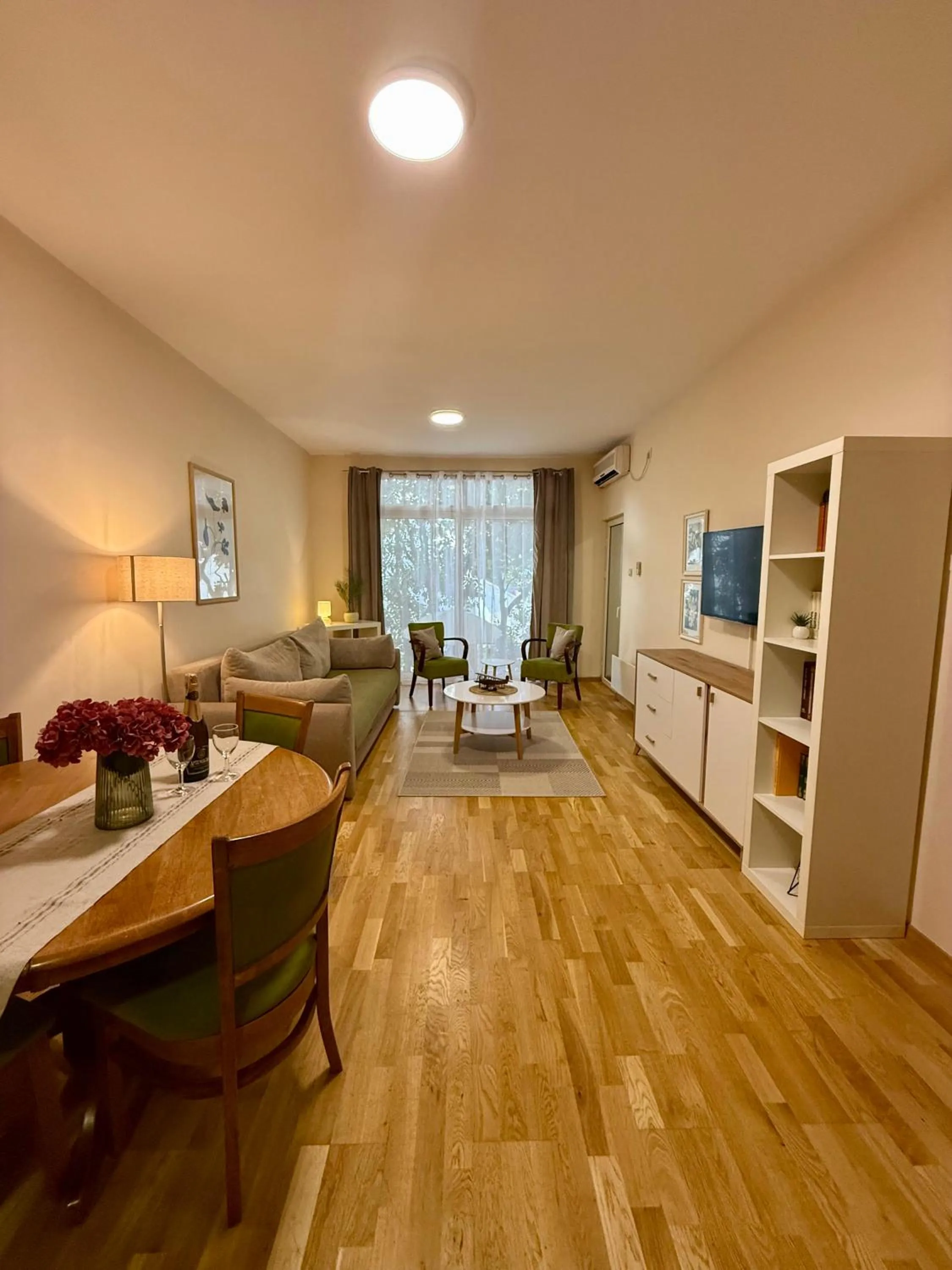 Communal lounge/ TV room in Villa Perla Di Mare Budva