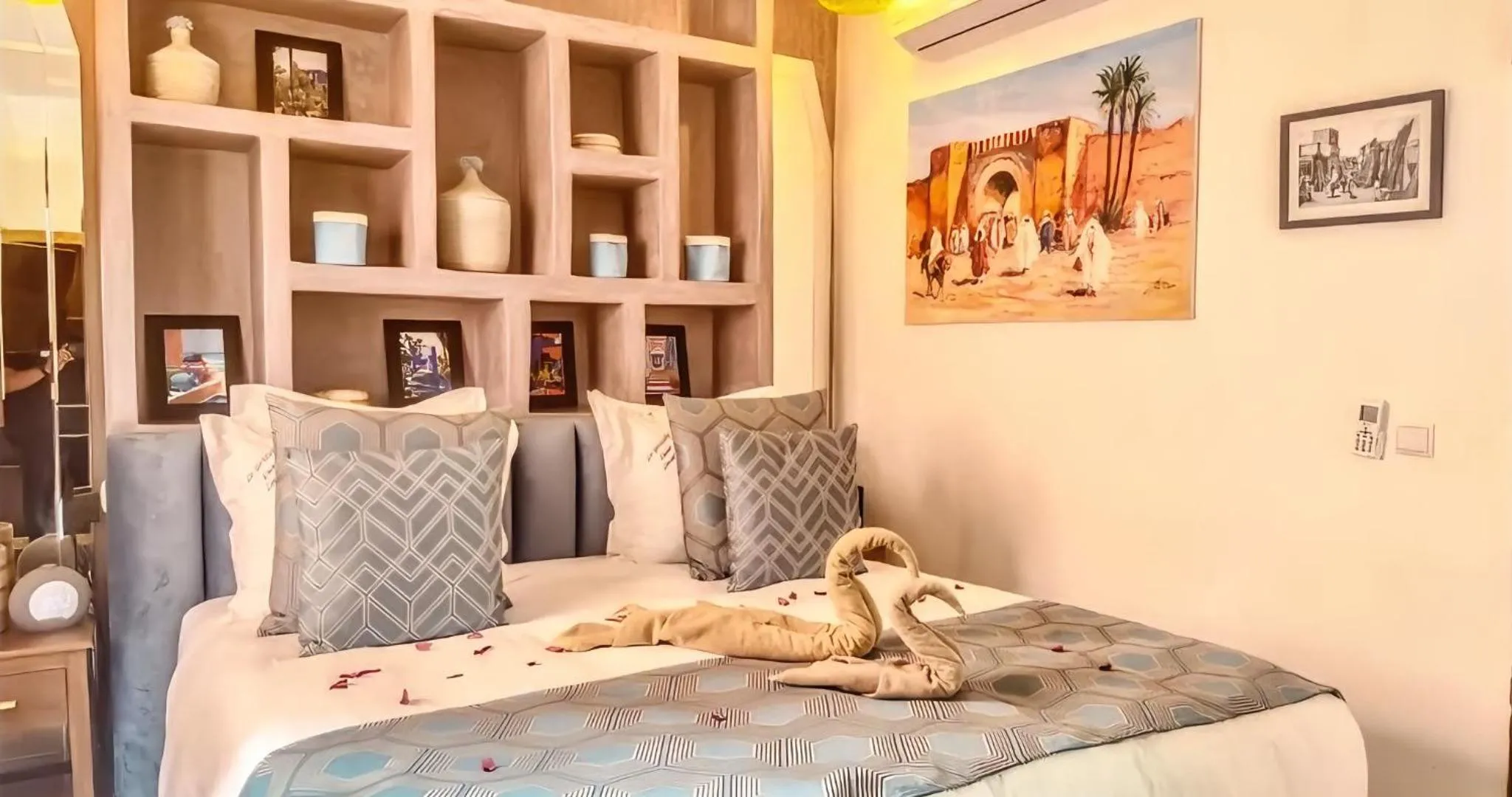 Bed in RIAD LUXE LOCATION le GRIZZLY