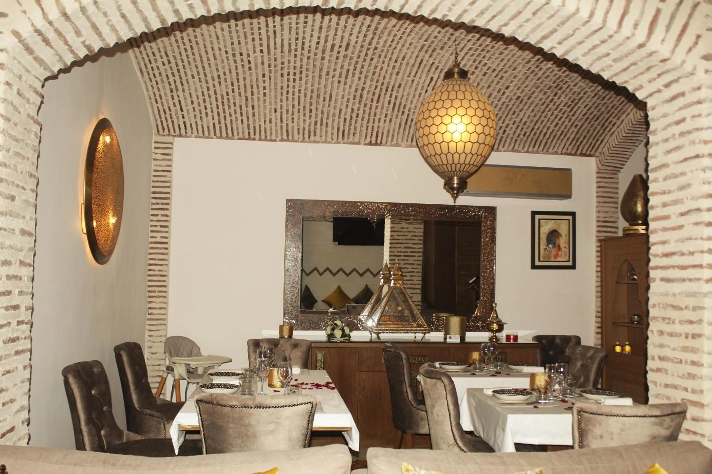 Restaurant/places to eat in RIAD LUXE LOCATION le GRIZZLY