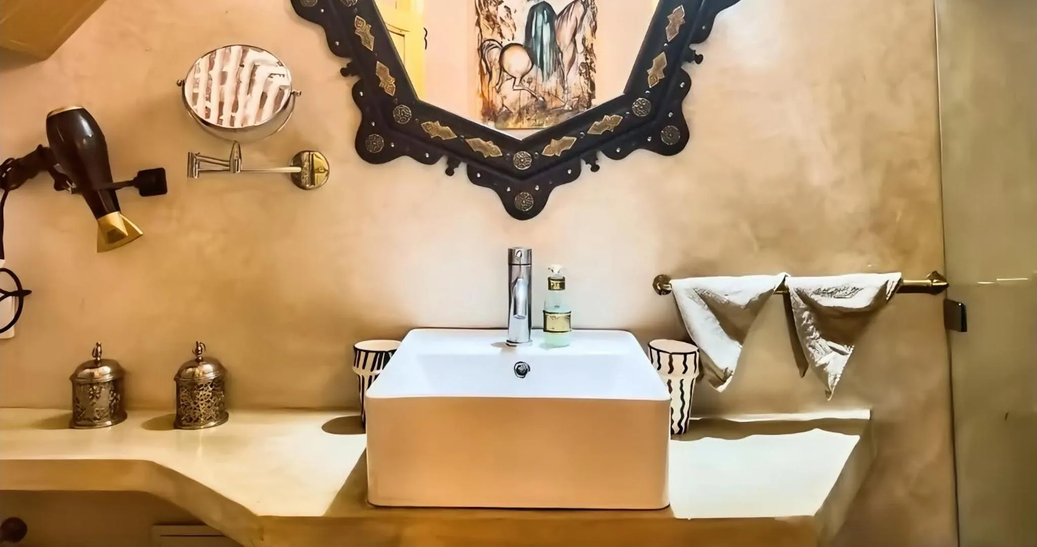 Bathroom in RIAD LUXE LOCATION le GRIZZLY