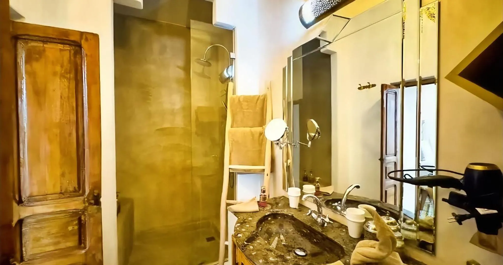 Kitchen or kitchenette in RIAD LUXE LOCATION le GRIZZLY