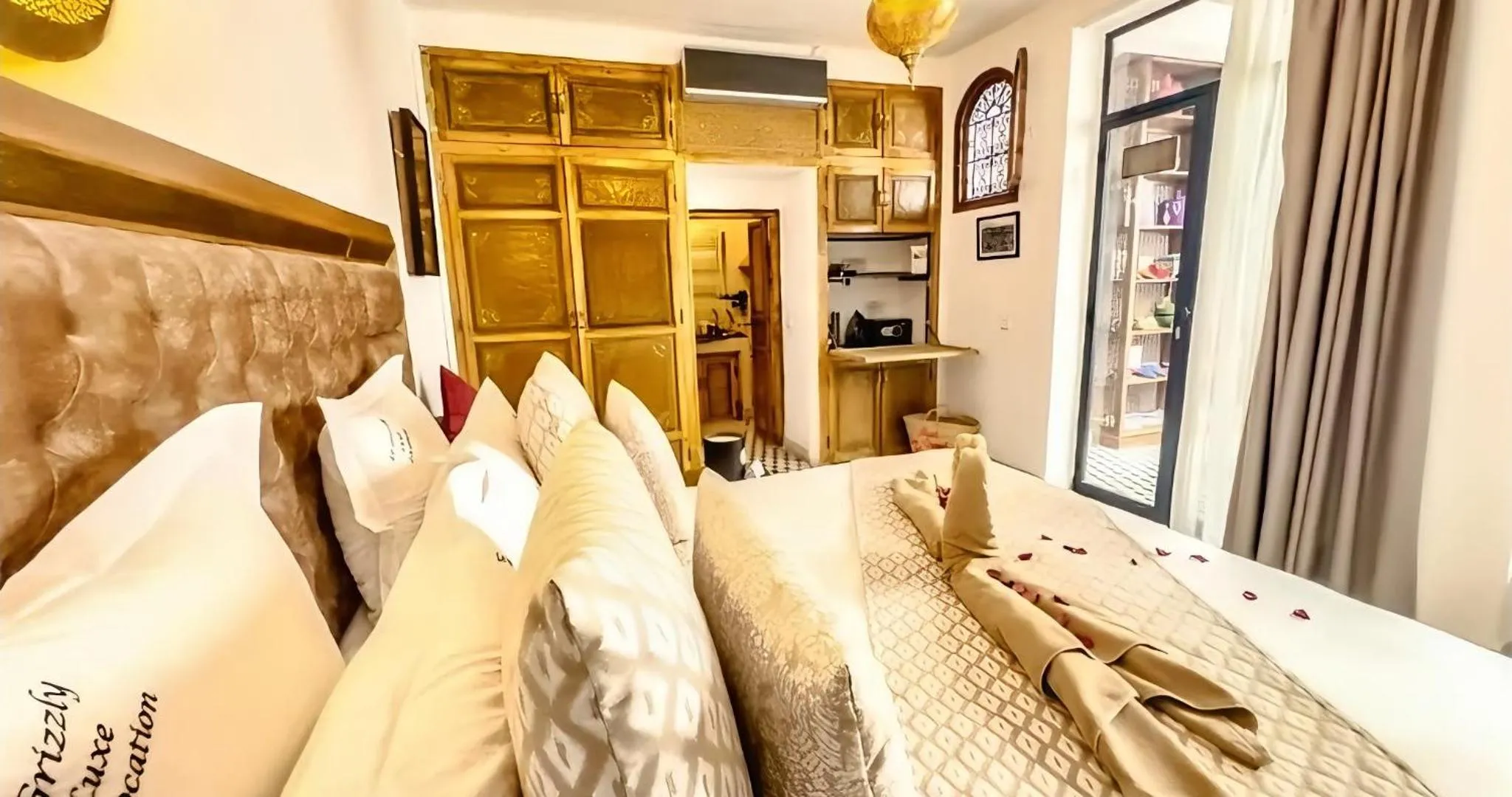 Bed in RIAD LUXE LOCATION le GRIZZLY