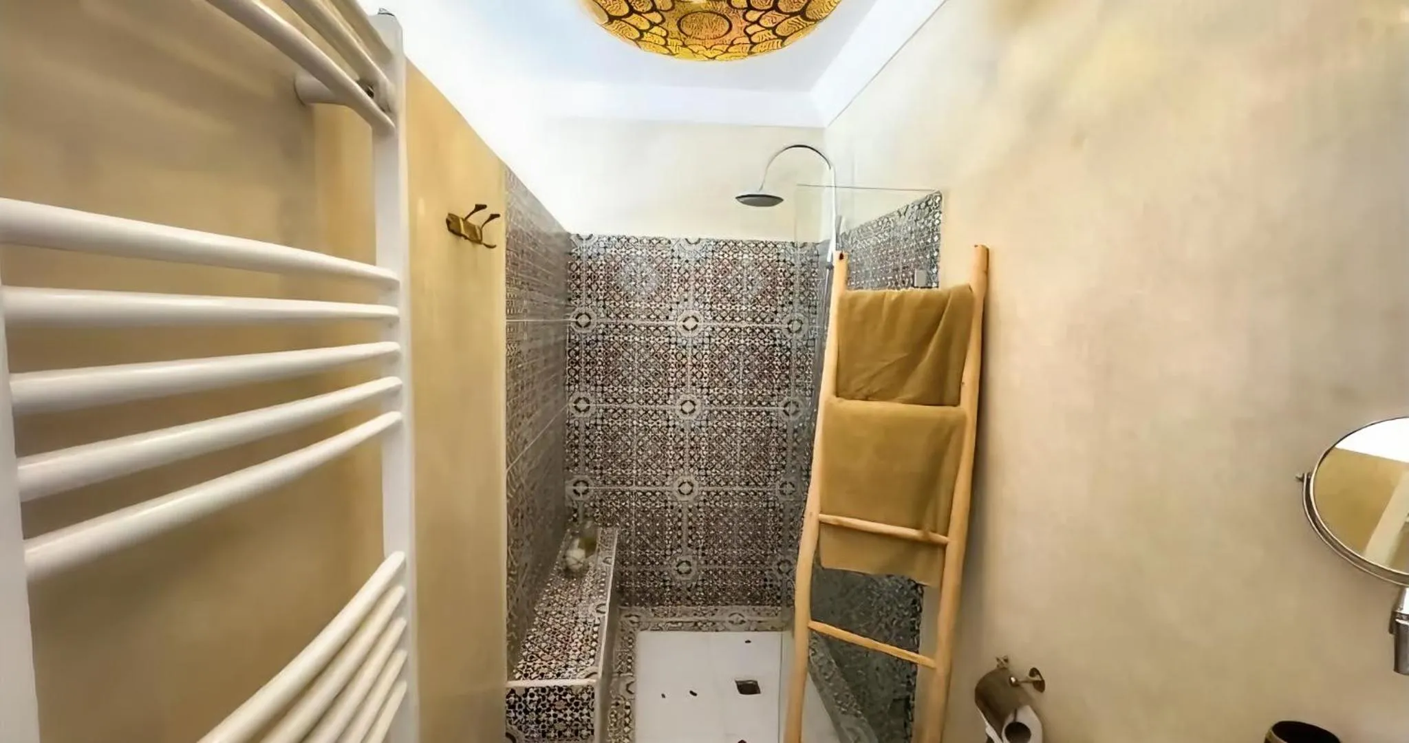 Shower in RIAD LUXE LOCATION le GRIZZLY