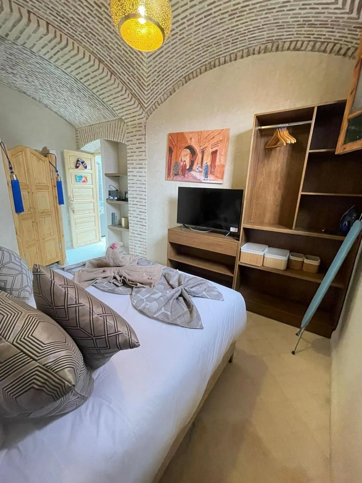 Communal lounge/ TV room, Bed in RIAD LUXE LOCATION le GRIZZLY
