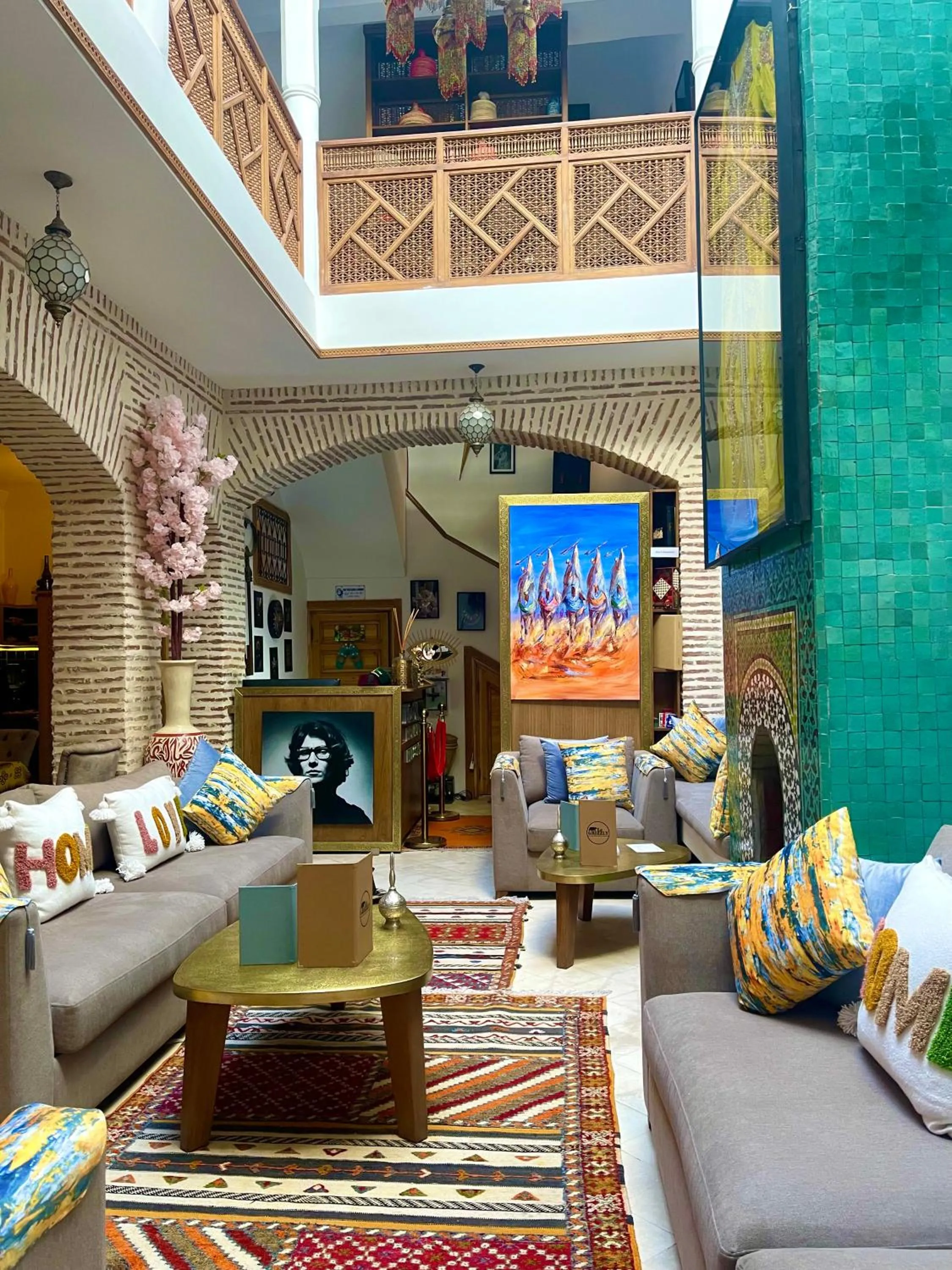 Communal lounge/ TV room in RIAD LUXE LOCATION le GRIZZLY