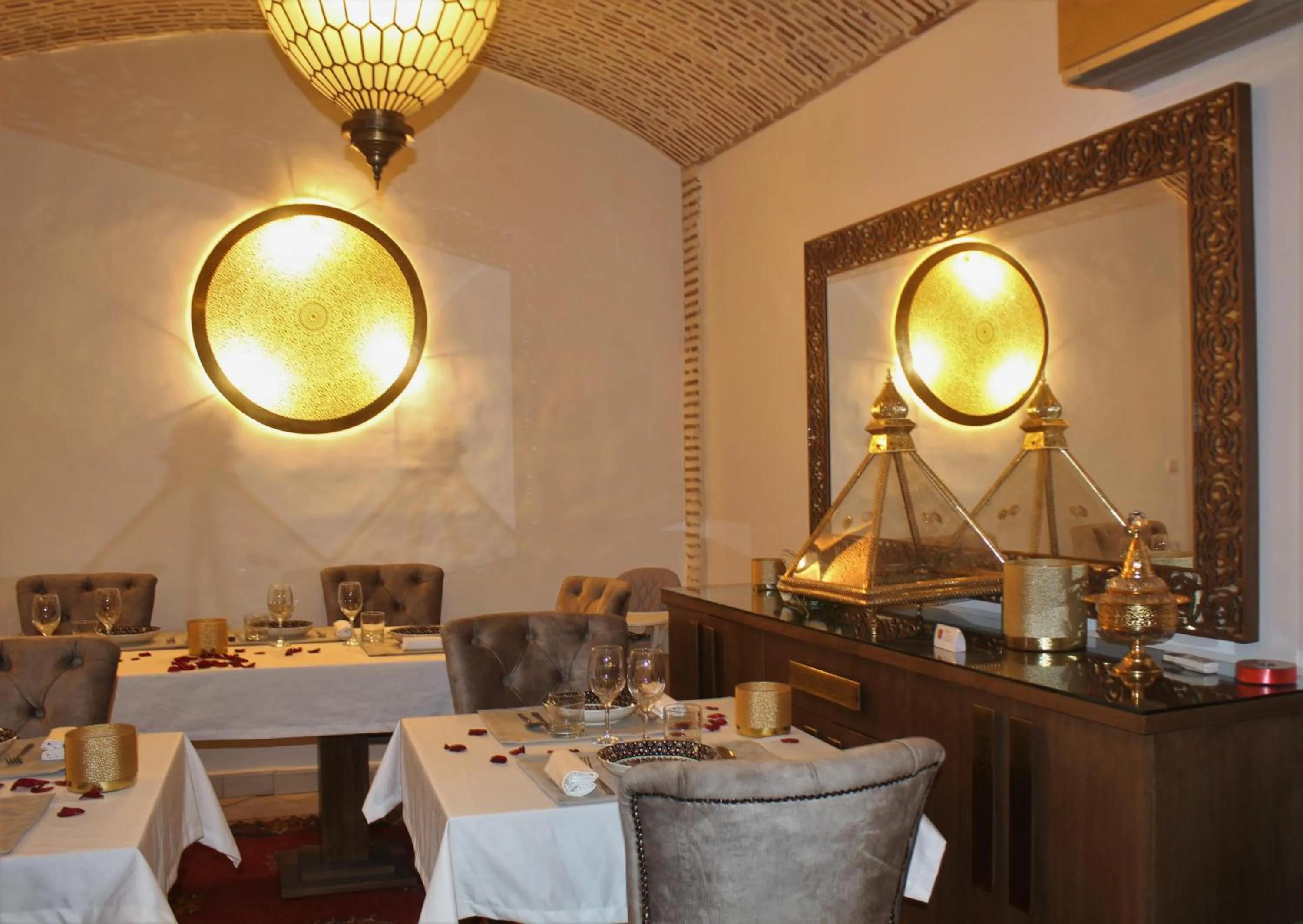 Restaurant/places to eat in RIAD LUXE LOCATION le GRIZZLY