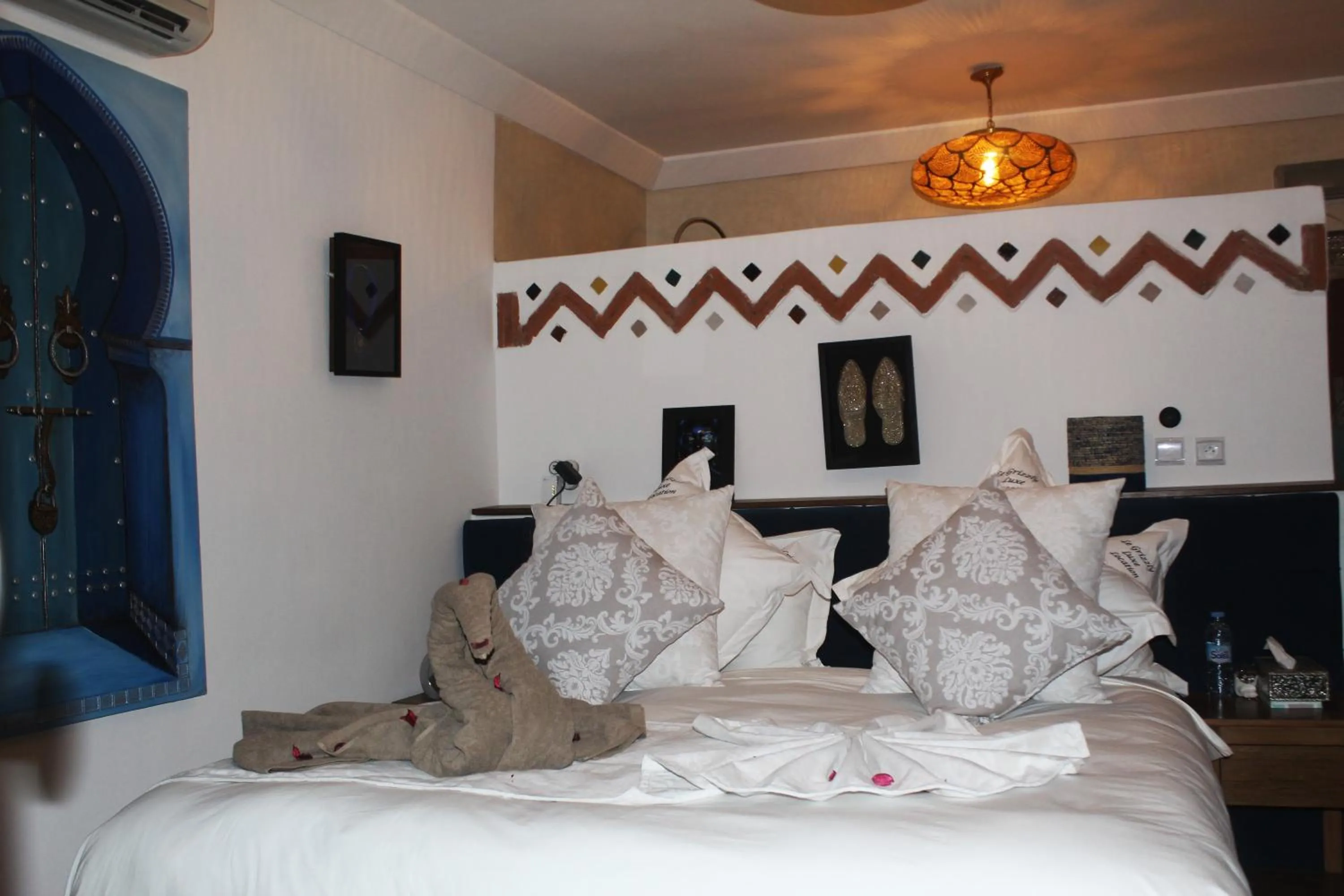 Bed in RIAD LUXE LOCATION le GRIZZLY