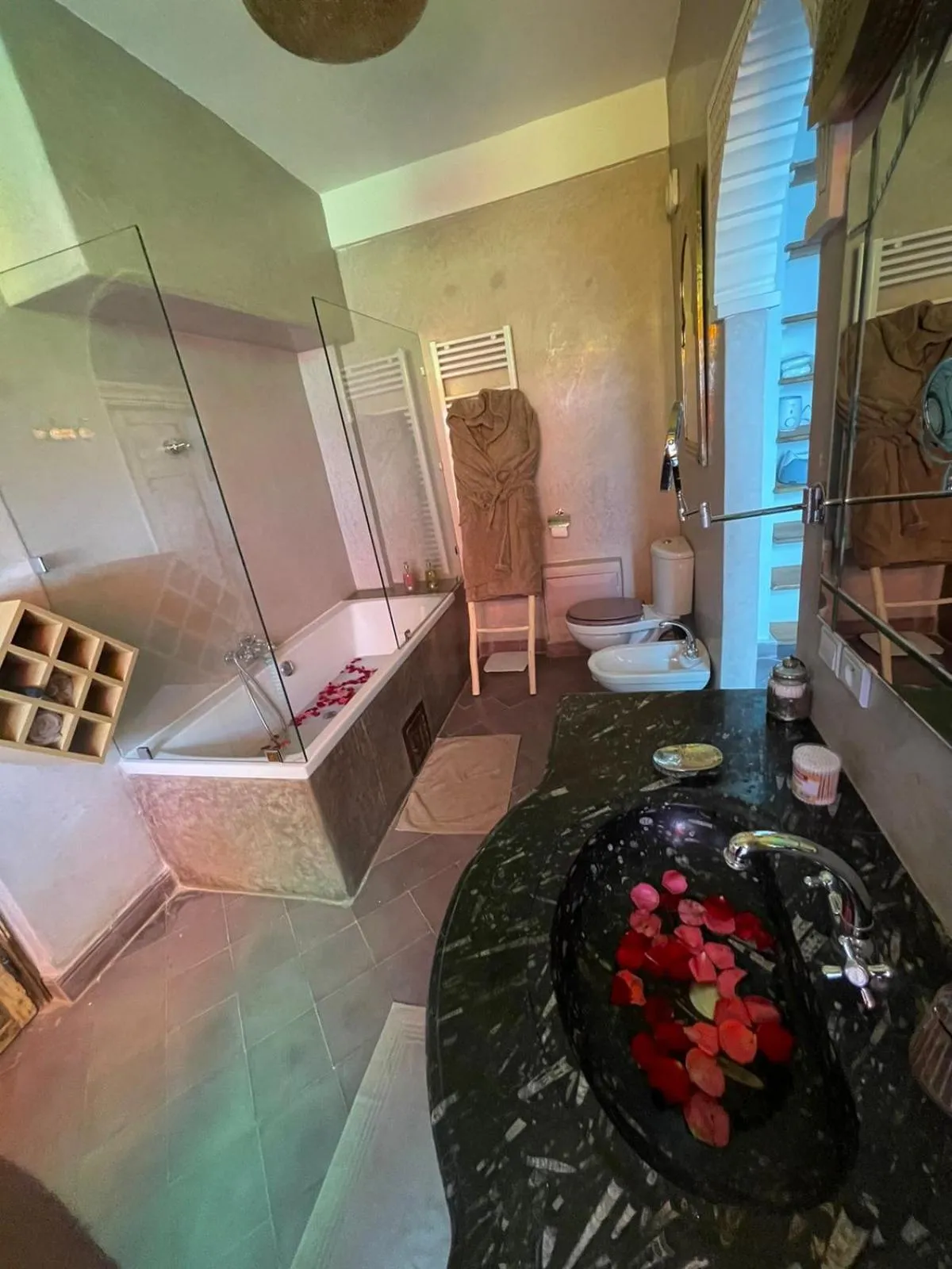Shower in RIAD LUXE LOCATION le GRIZZLY