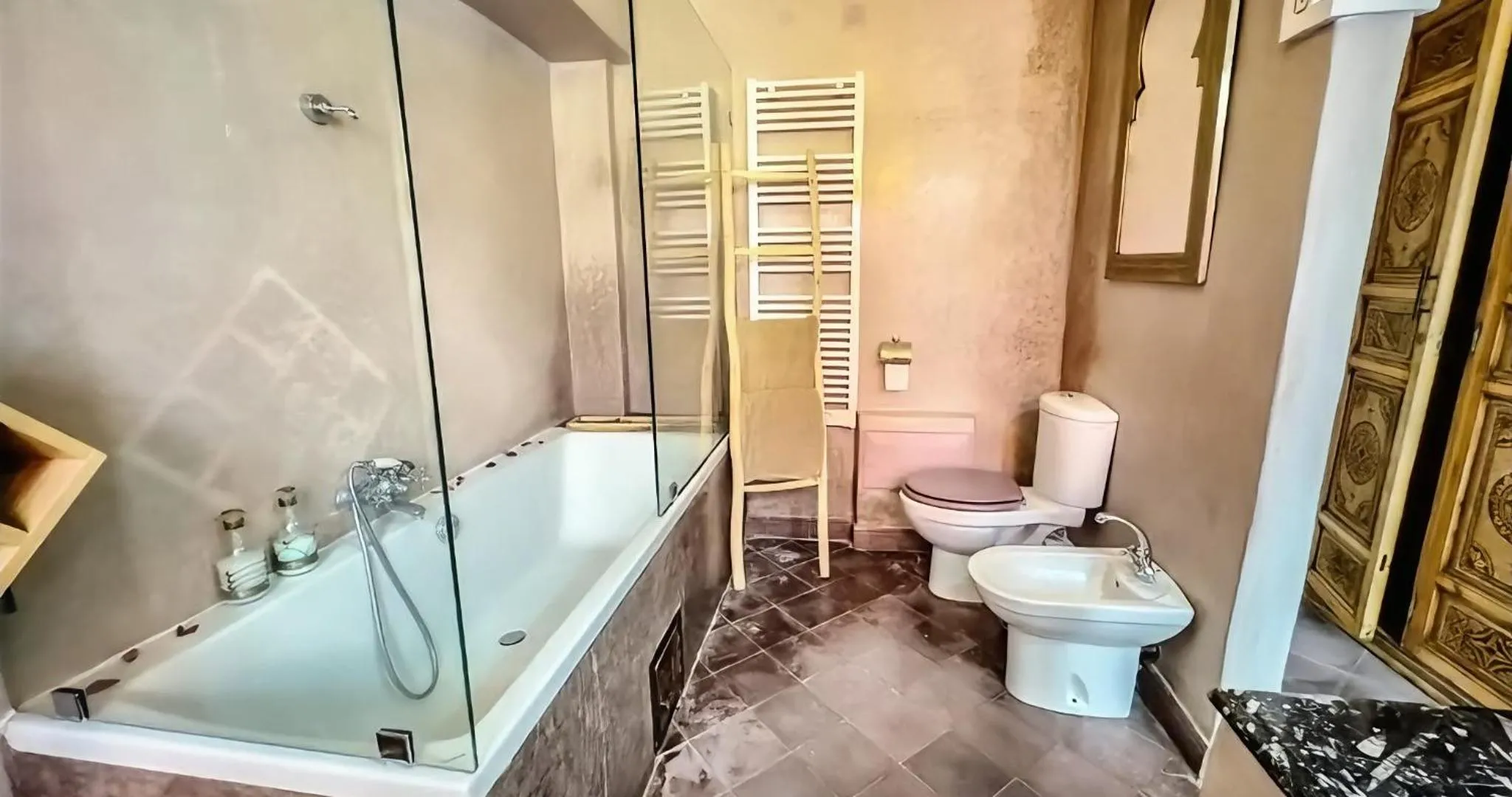 Shower in RIAD LUXE LOCATION le GRIZZLY