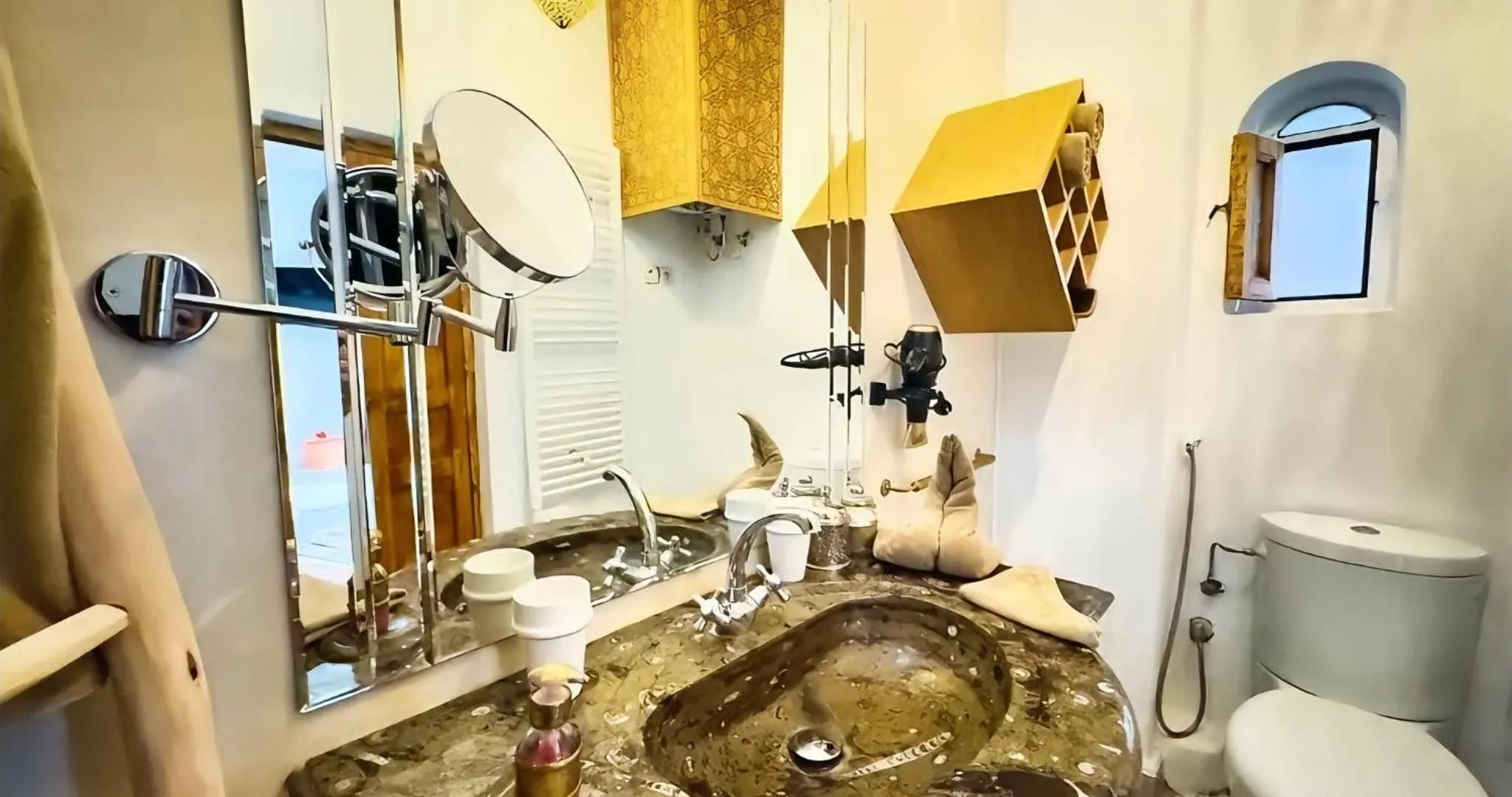Toilet in RIAD LUXE LOCATION le GRIZZLY