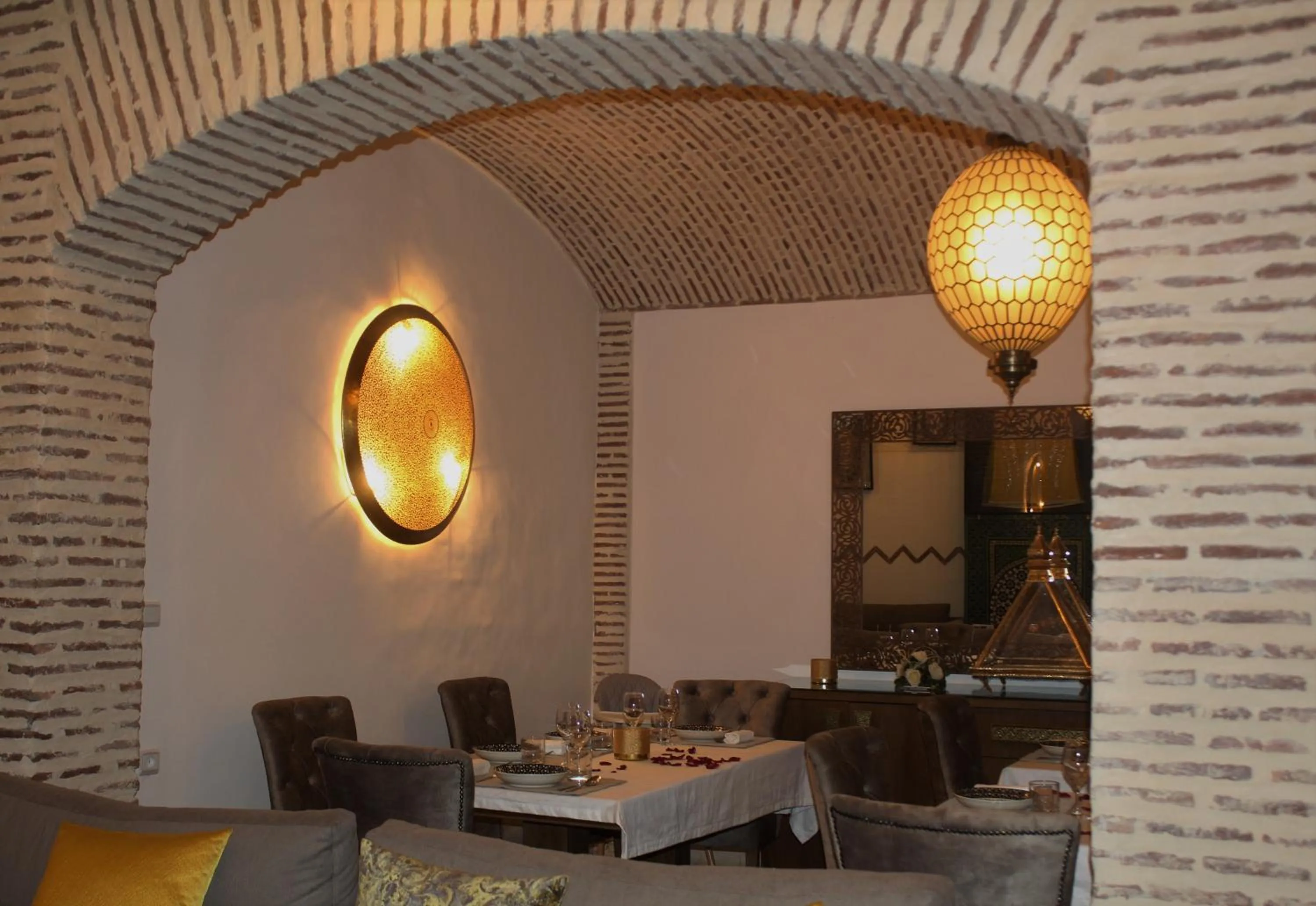 Communal lounge/ TV room in RIAD LUXE LOCATION le GRIZZLY