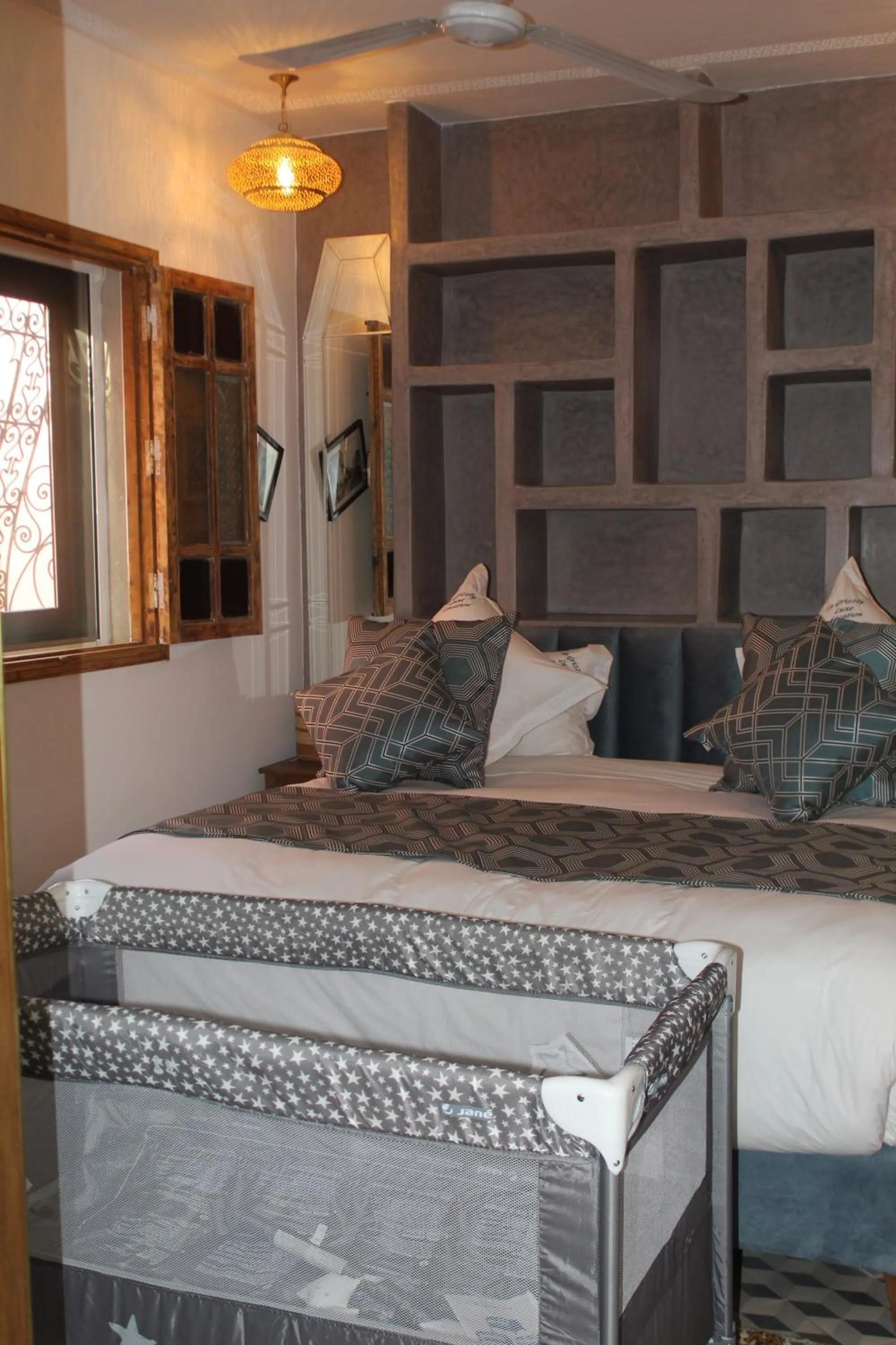 Bed in RIAD LUXE LOCATION le GRIZZLY