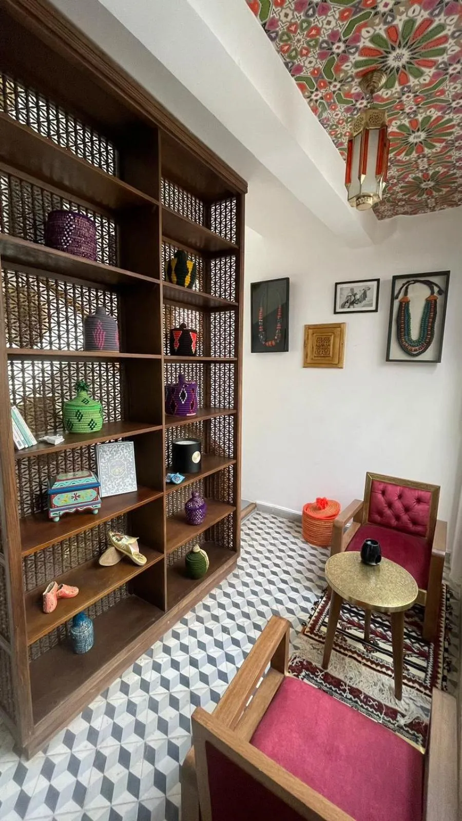 Communal lounge/ TV room in RIAD LUXE LOCATION le GRIZZLY