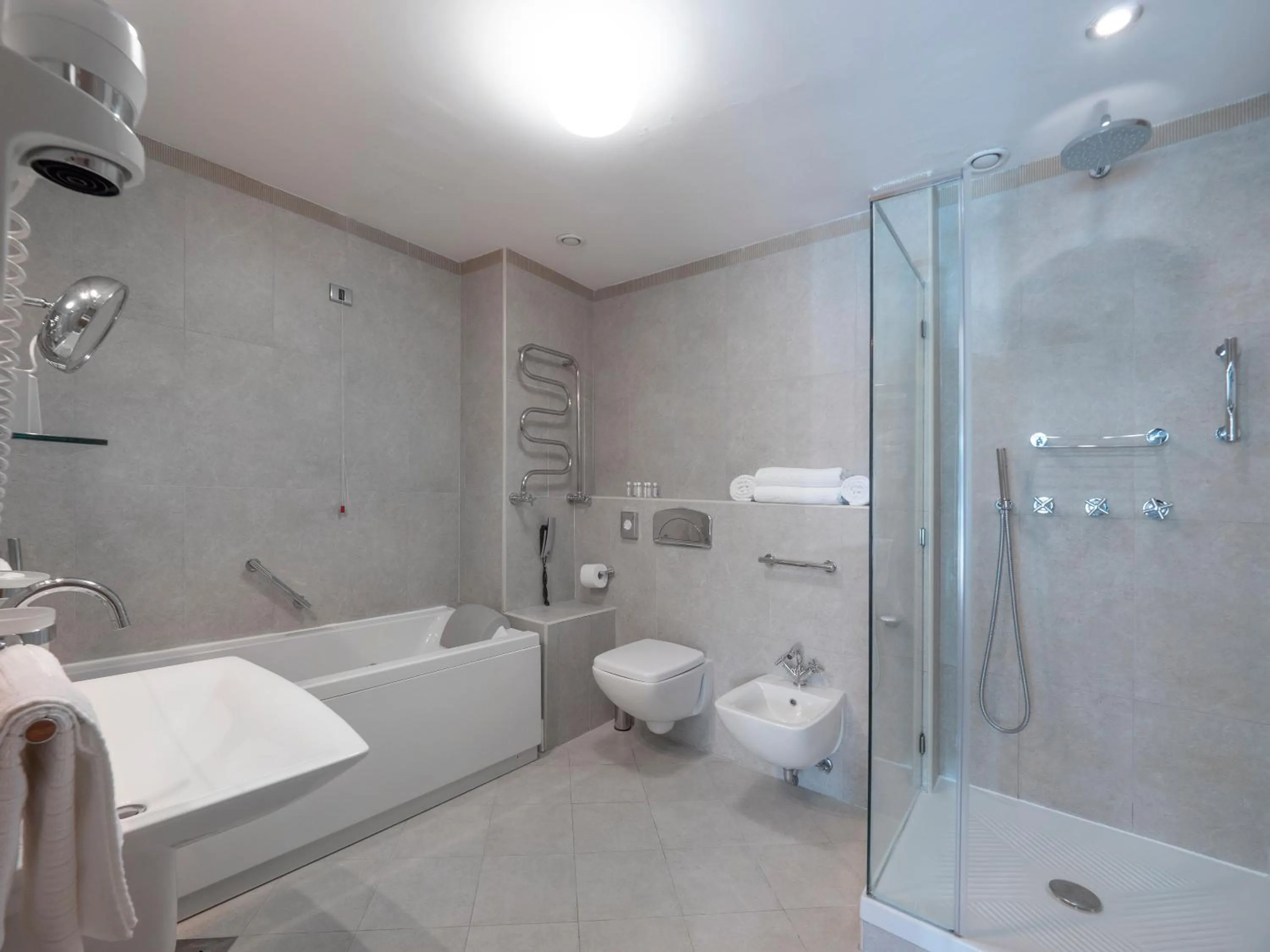 Bathroom in Monte Casa SPA & Wellness