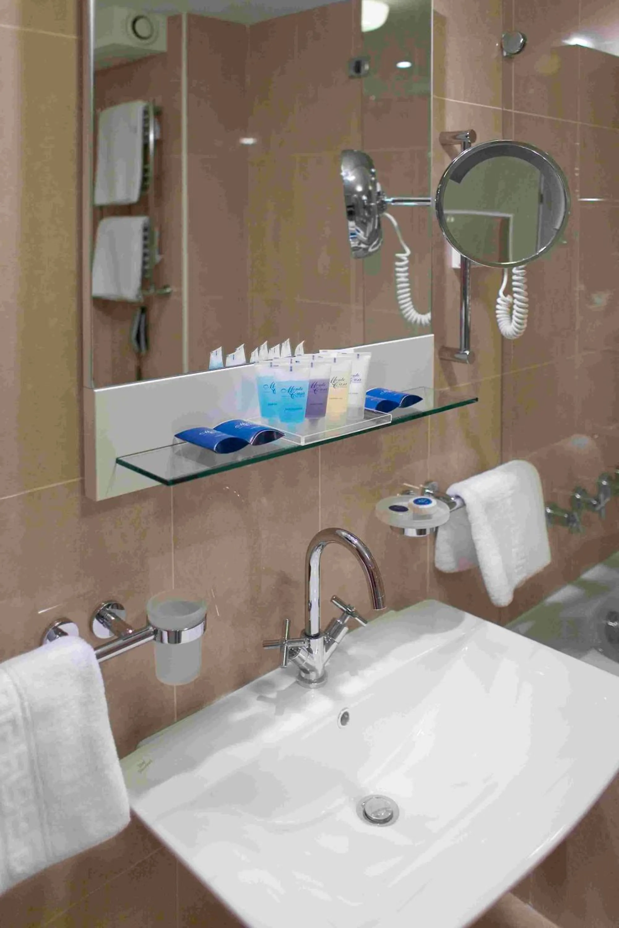 Bathroom in Monte Casa SPA & Wellness