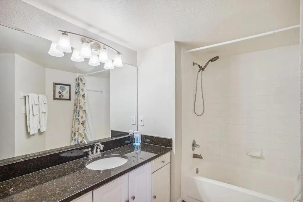 Beach Palms- Unit 102