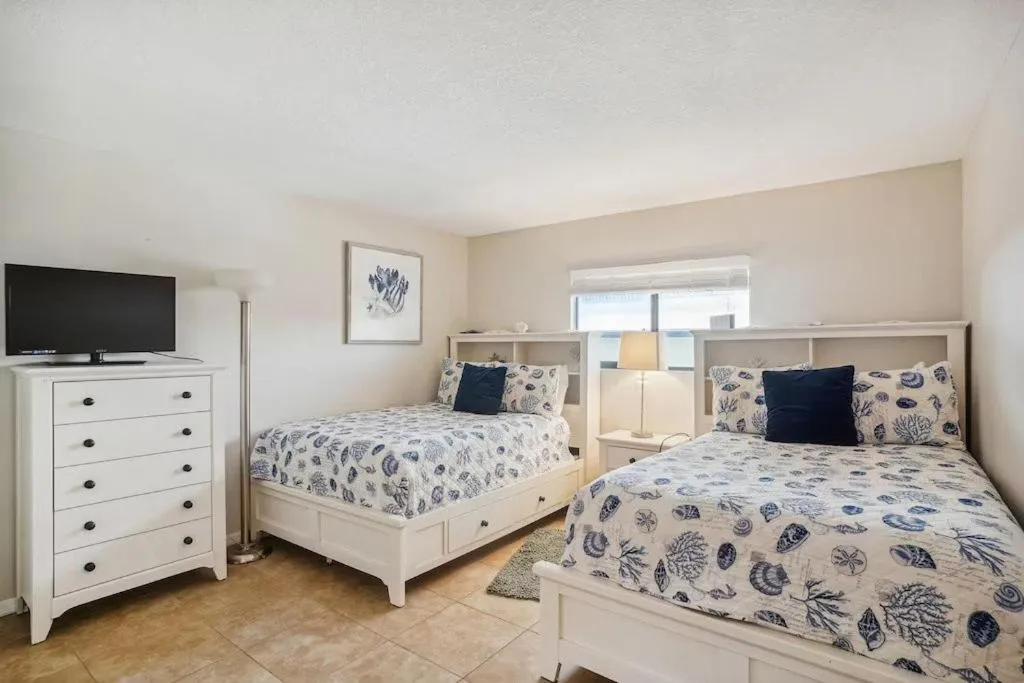 Bed in Beach Palms- Unit 102