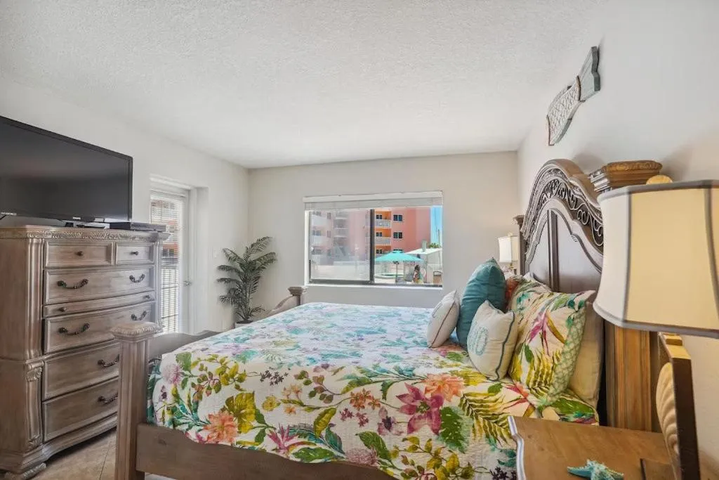 Bed in Beach Palms- Unit 102