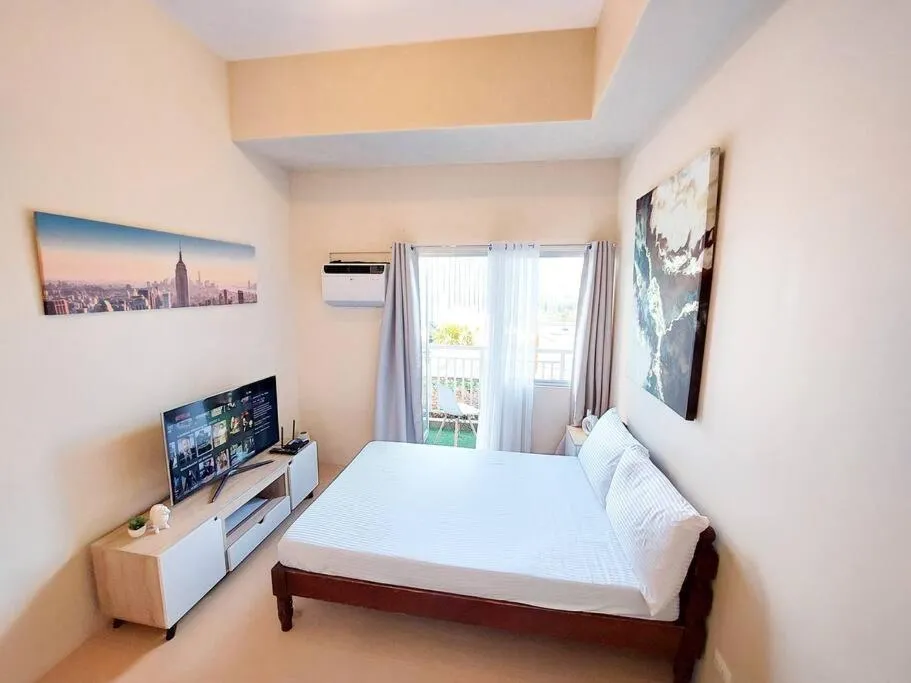 Bed in Heart of the City CDO Wifi Netflix