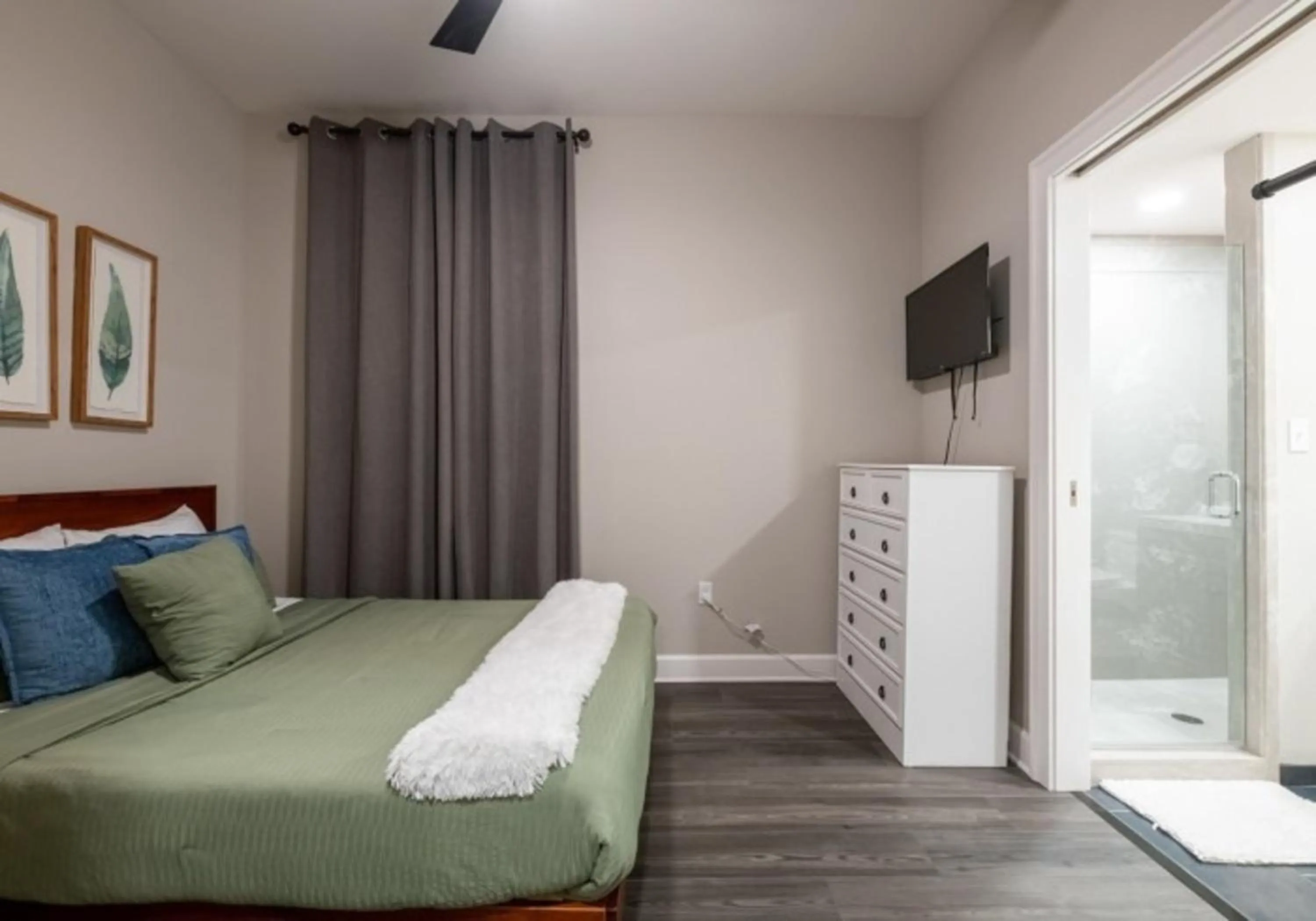 Bedroom, Bed in Bywater Suite Hotel