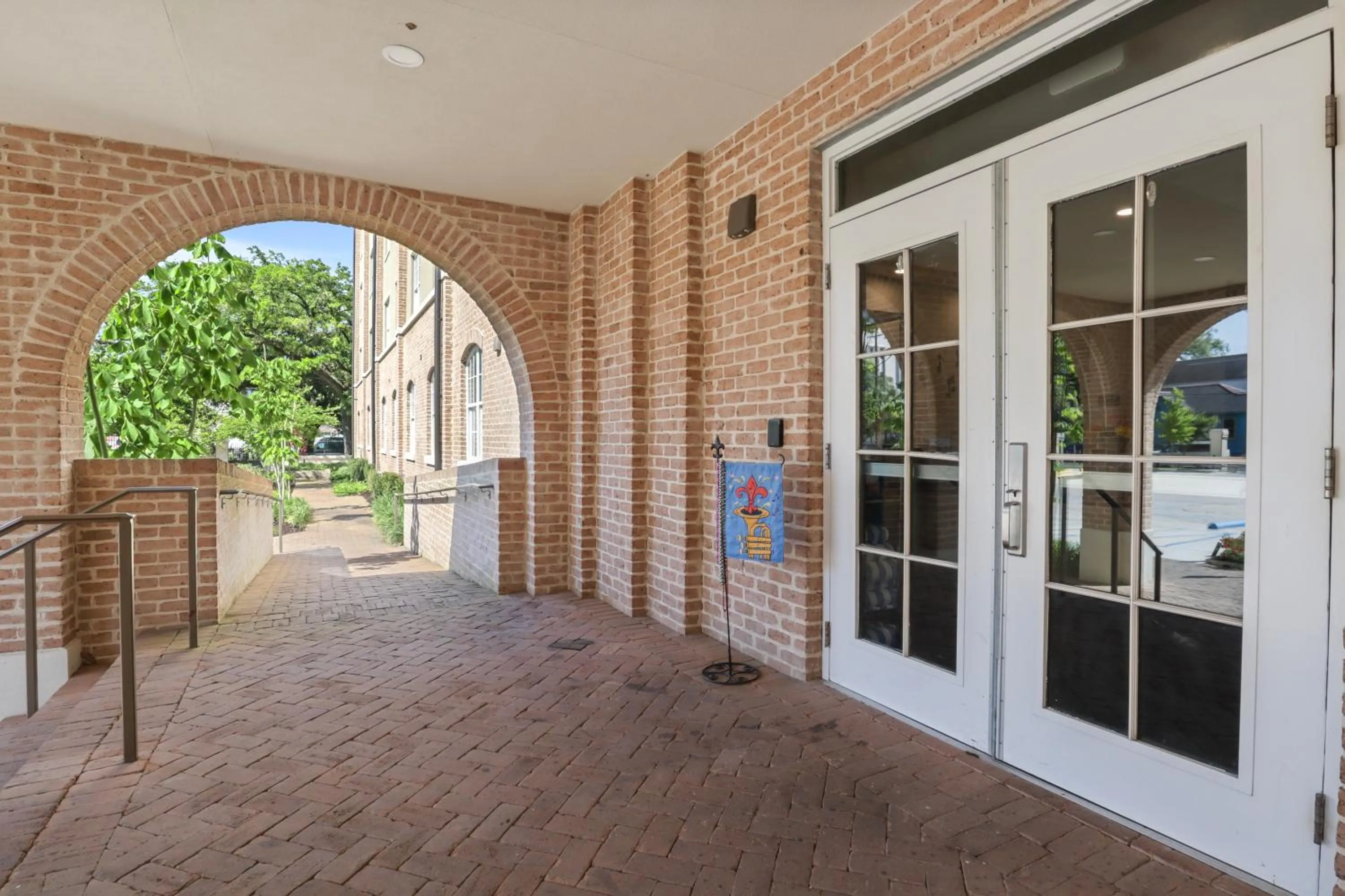 Facade/entrance in Bywater Suite Hotel