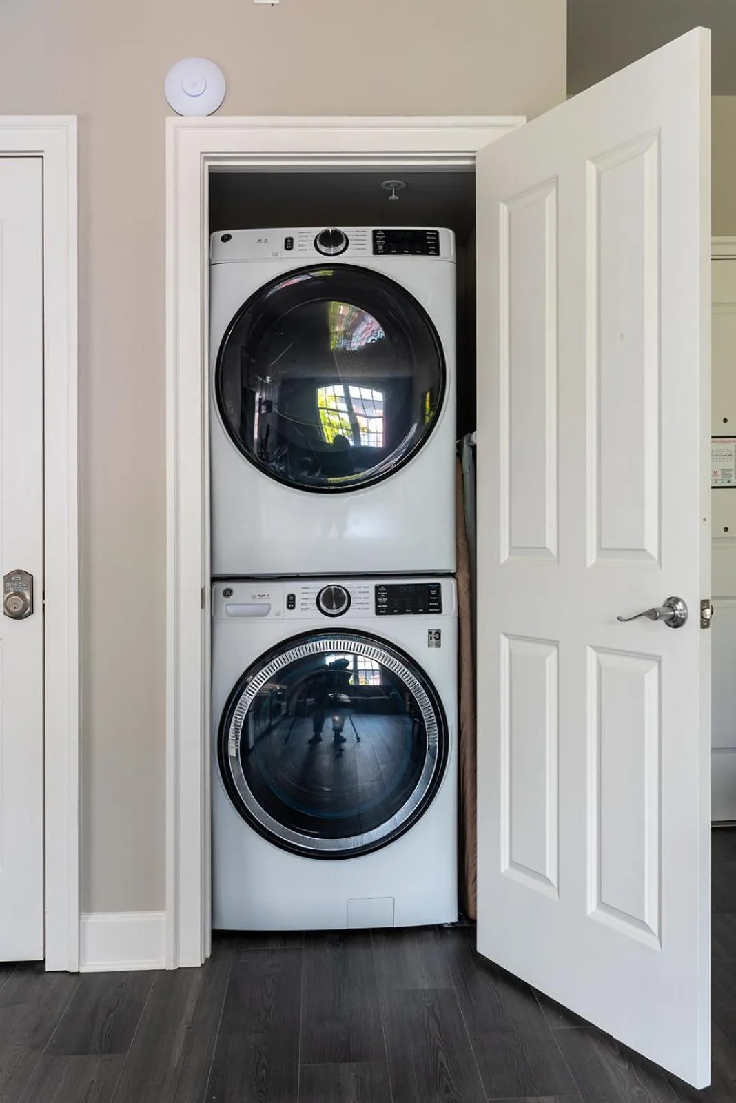 washing machine in Bywater Suite Hotel