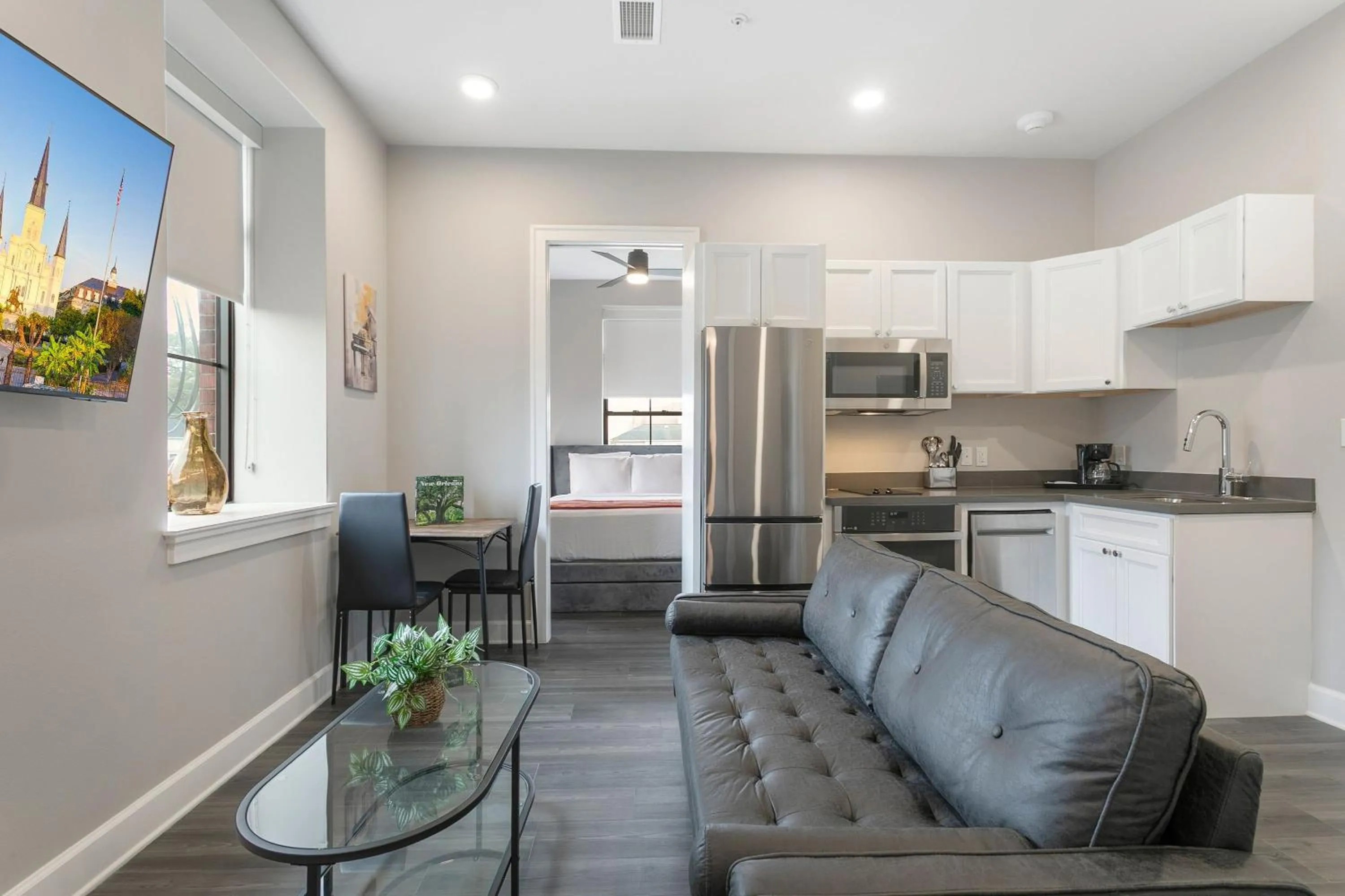 Living room in Bywater Suite Hotel