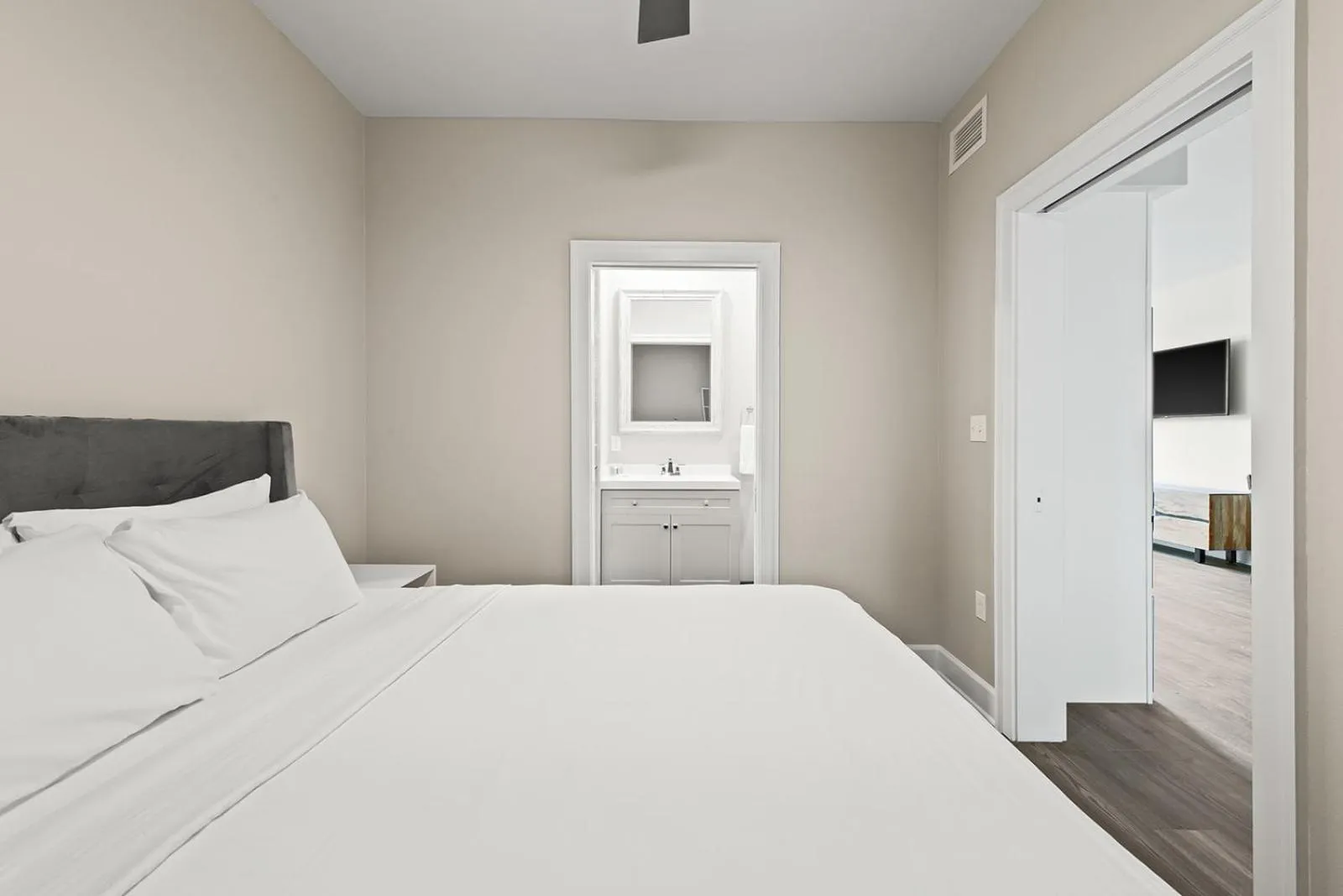 Bedroom, Bed in Bywater Suite Hotel