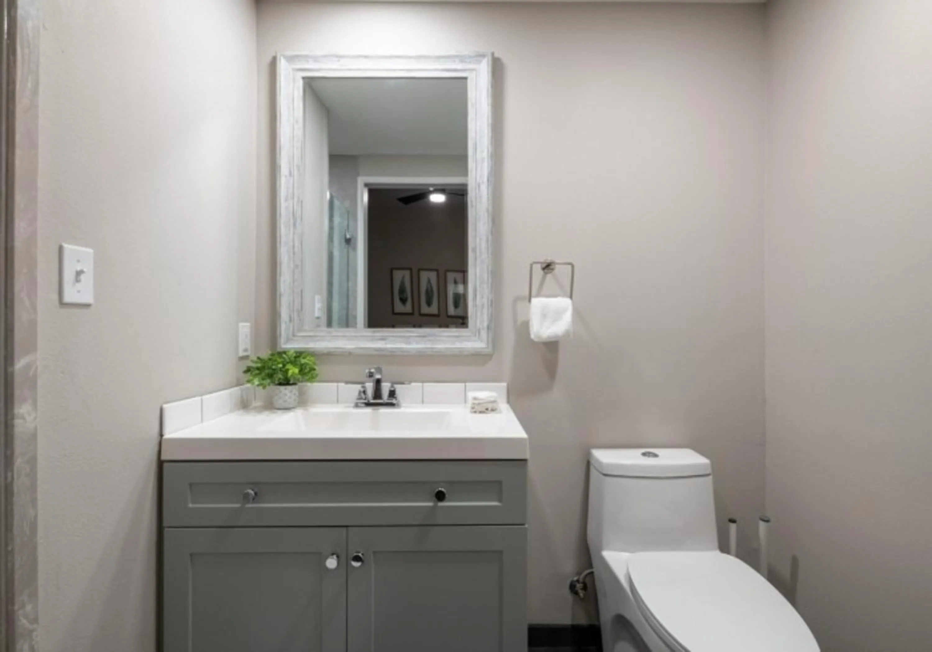 Bathroom in Bywater Suite Hotel