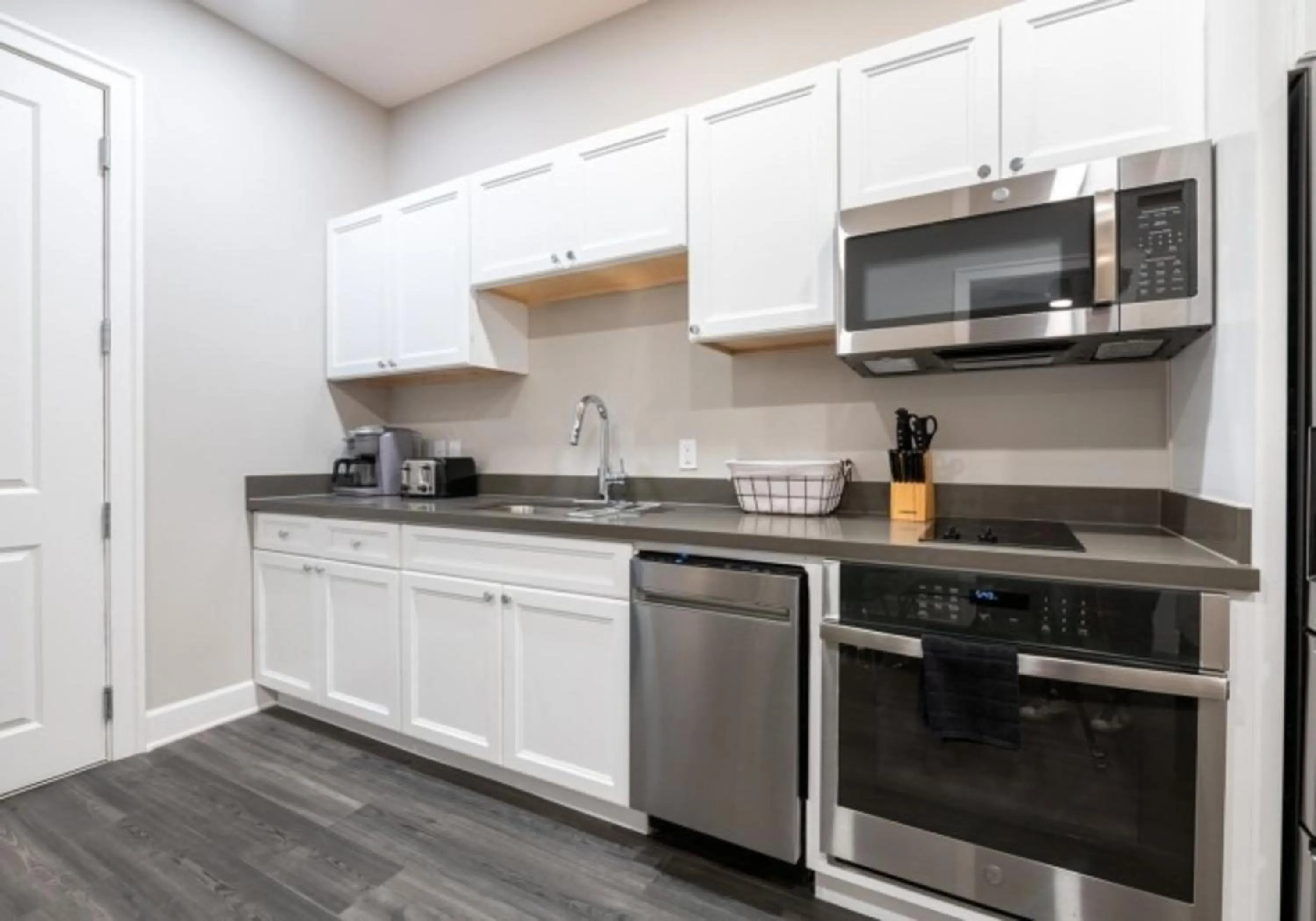 Kitchen or kitchenette in Bywater Suite Hotel