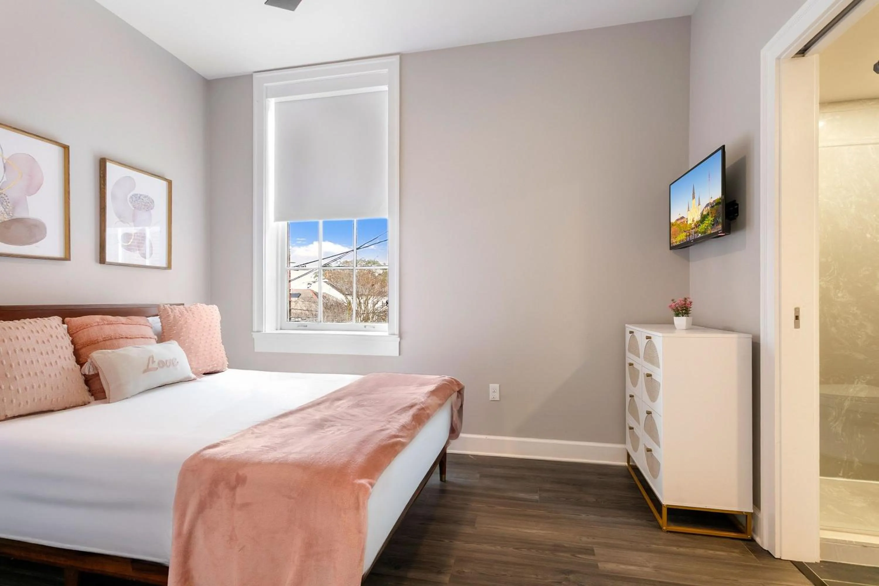 Bedroom, Bed in Bywater Suite Hotel